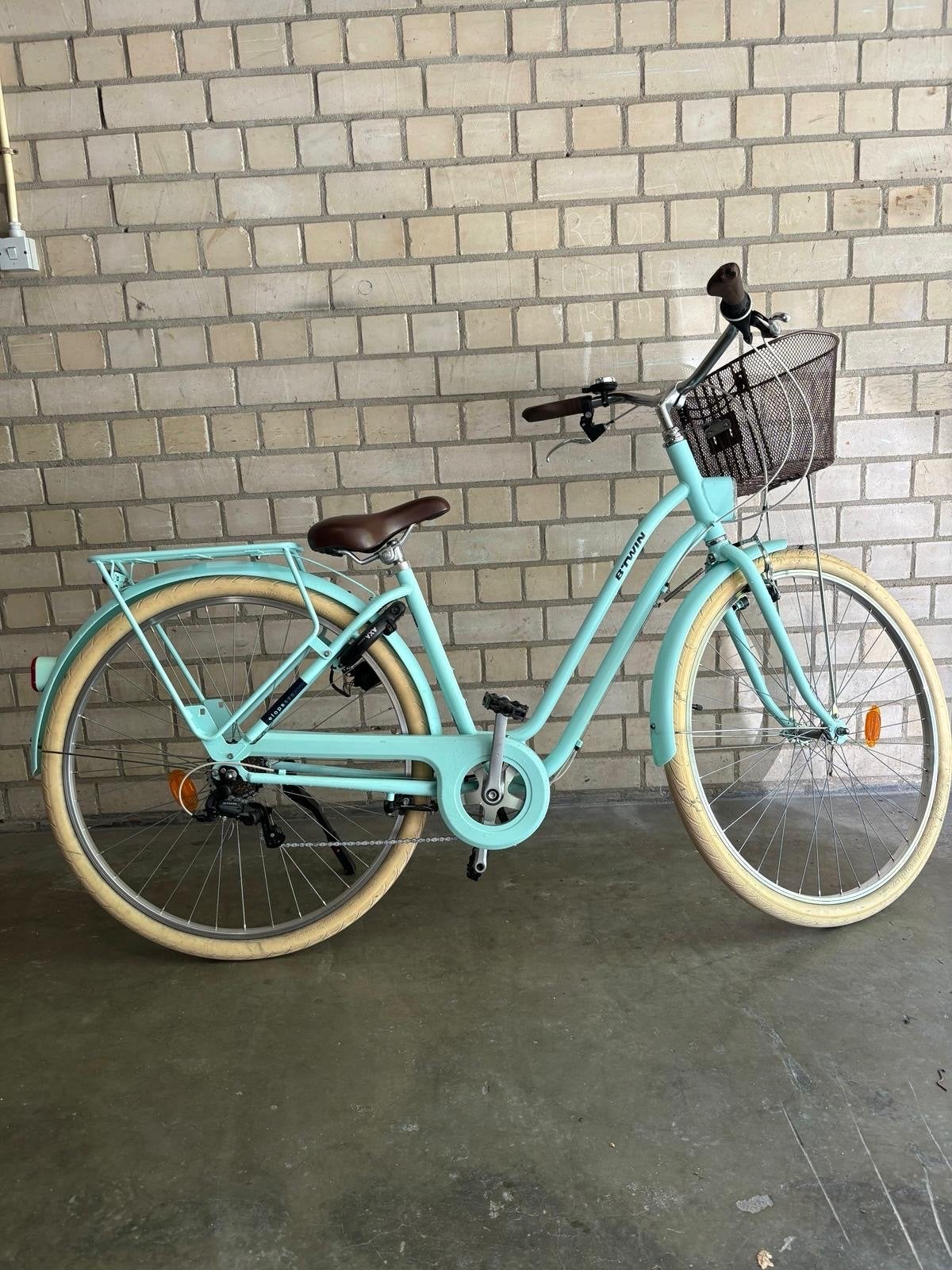 Foto 2 van Btwin Elops 120 Stadsfiets 28inch Meisjes- Lichtblauw