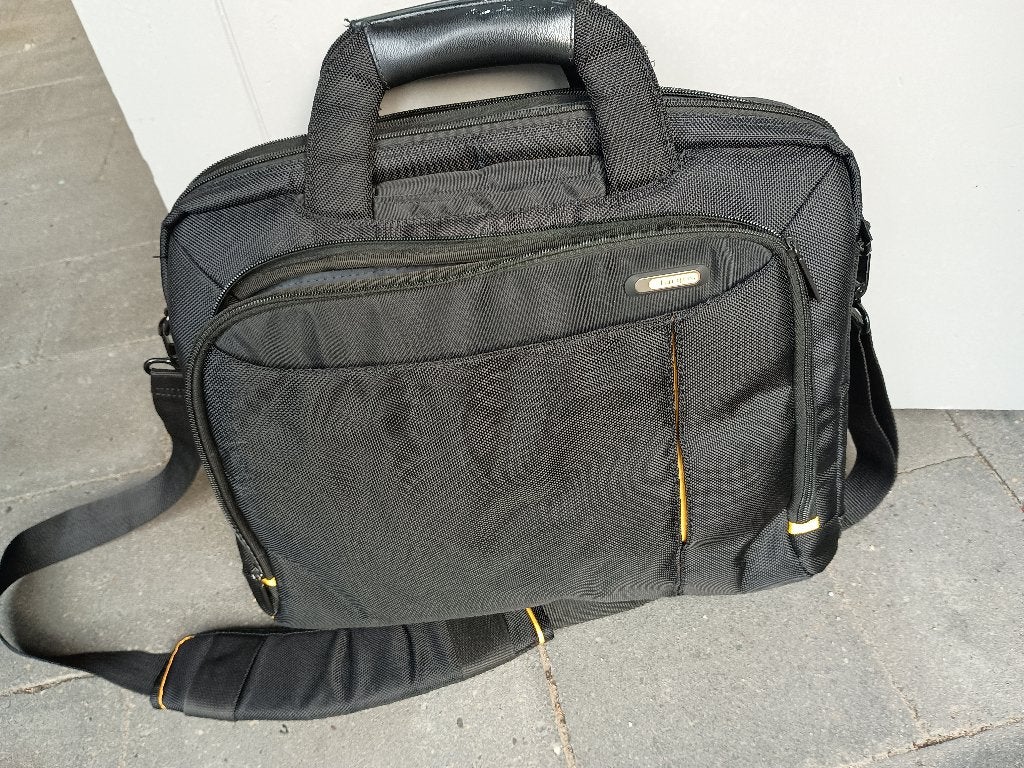chroombook /laptop tas, Computers en Software, Ophalen of Verzenden, Zo goed als nieuw, 256 GB of meer, 4 GB of minder