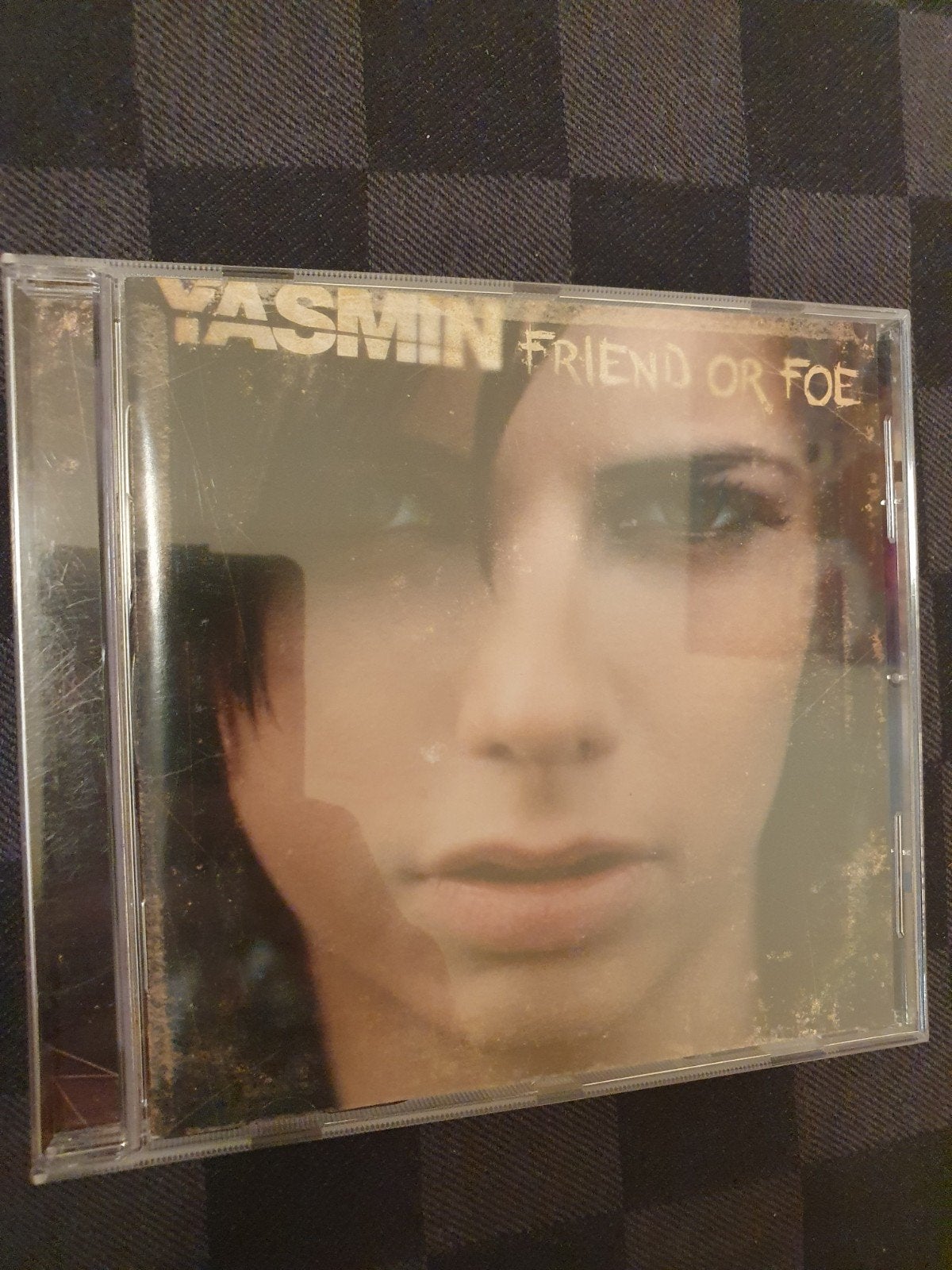 Yasmin friend or foe, Verzenden, Gebruikt, Poprock