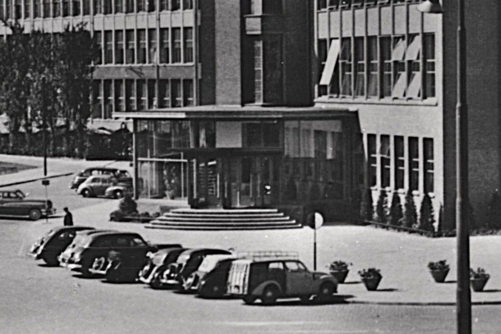805285	Eindhoven	1953 Philipsgebouw	Gelopen met postzegel, Ophalen of Verzenden, 1940 tot 1960, Gelopen, Noord-Brabant