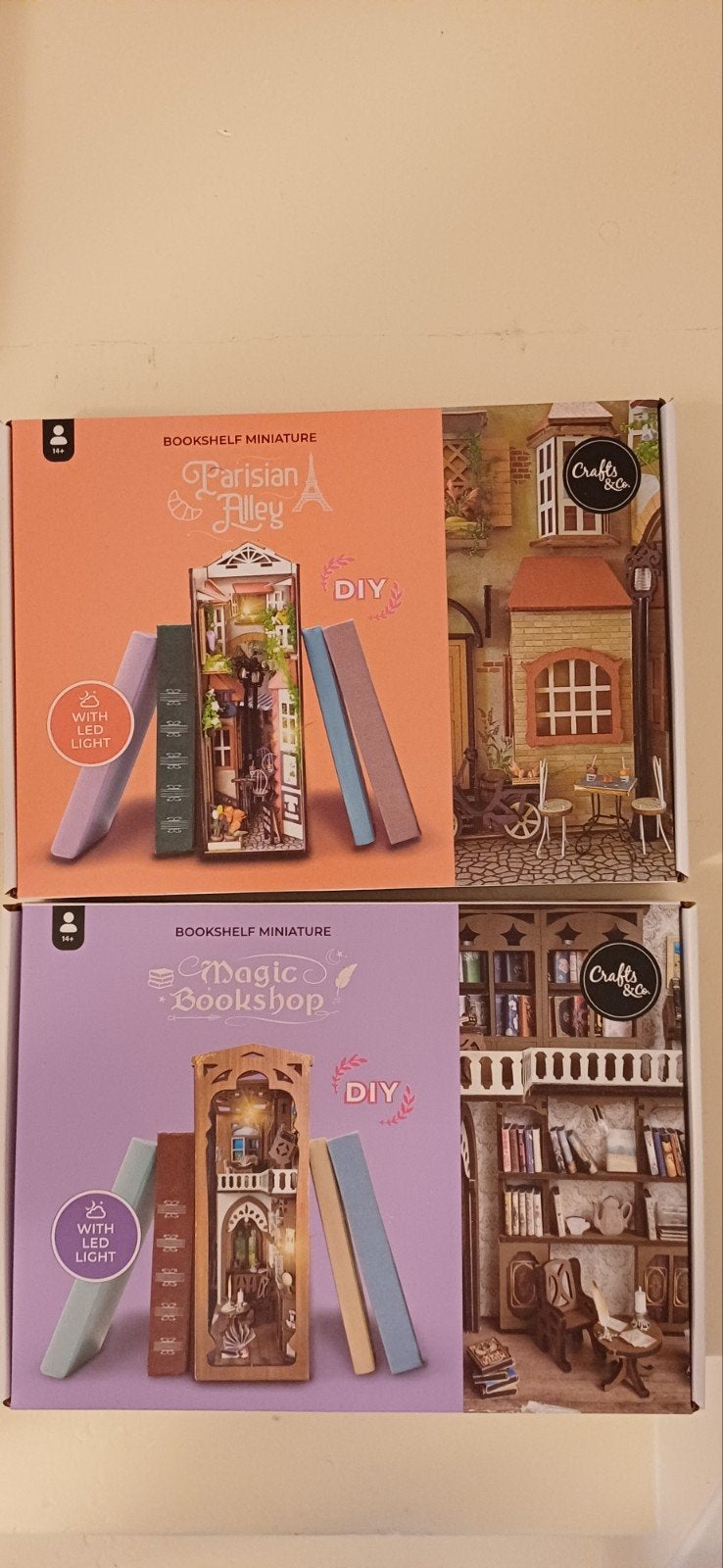 DIY Boekenplank Miniatuur - Parisian Alley & Magic Bookshop, Hobby en Vrije tijd, Knutselen, Overige thema's, Nieuw, Meerkleurig