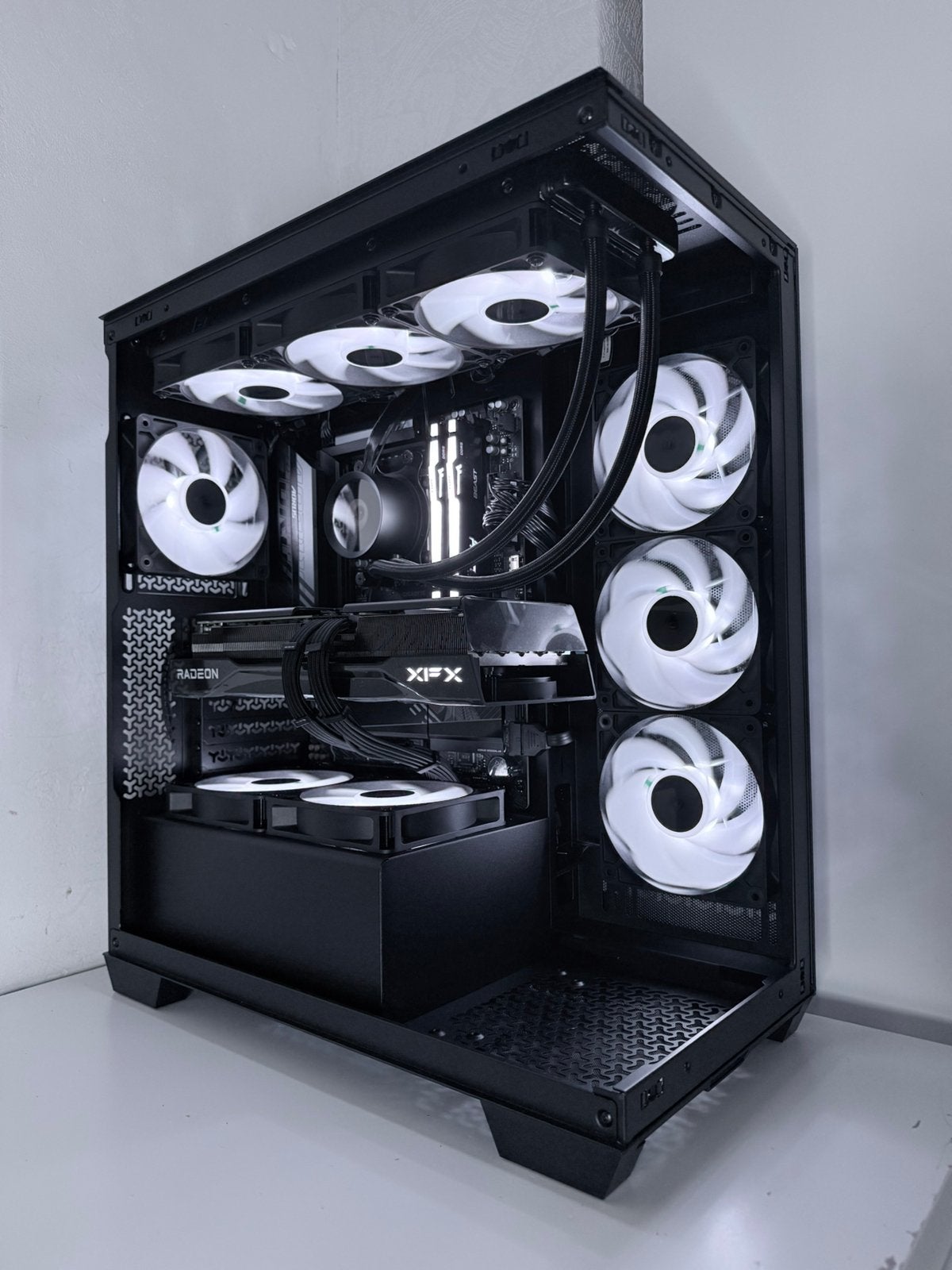 GAME PC | RX 9070 XT | R7 9700x | 32GB DDR5 | 4TB, Met monitor, 32 GB, 4TB Lexar NM790 M.2 SSD, Virtual Reality
