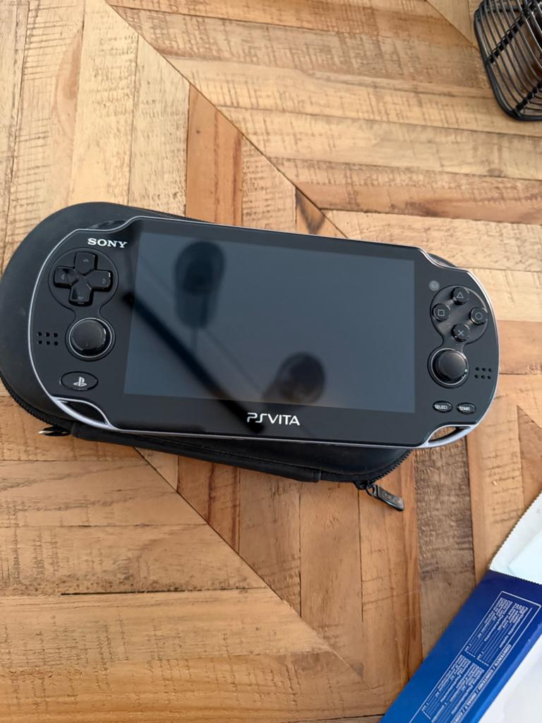Sony PlayStation Vita PCH-1004 met 128GB SD2Vita, Ophalen of Verzenden, Zo goed als nieuw, Zwart, Met games