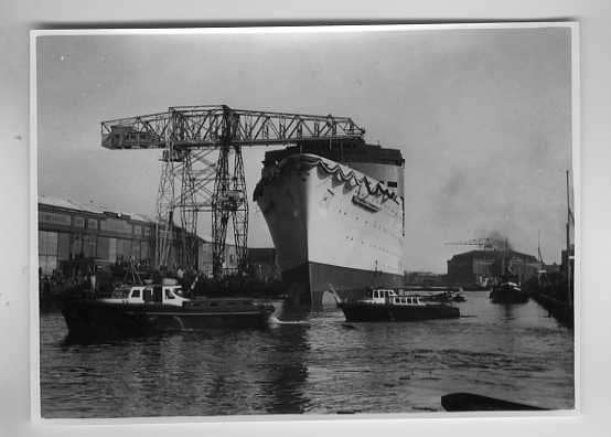 scheepvaart-foto-VLISSINGEN-werf de schelde-KUNGSHOLM-2x, Ophalen of Verzenden, 1940 tot 1960, Zuid-Holland