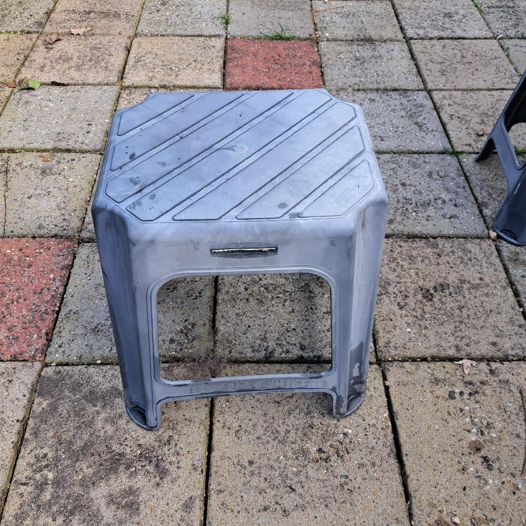 Klein, degelijk opstapje/krukje., Ophalen, Gebruikt