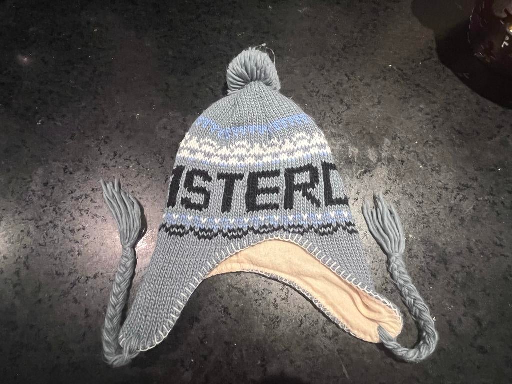 Gebreide muts met oorkleppen, Verzenden, Zo goed als nieuw, One size fits all, Hoed