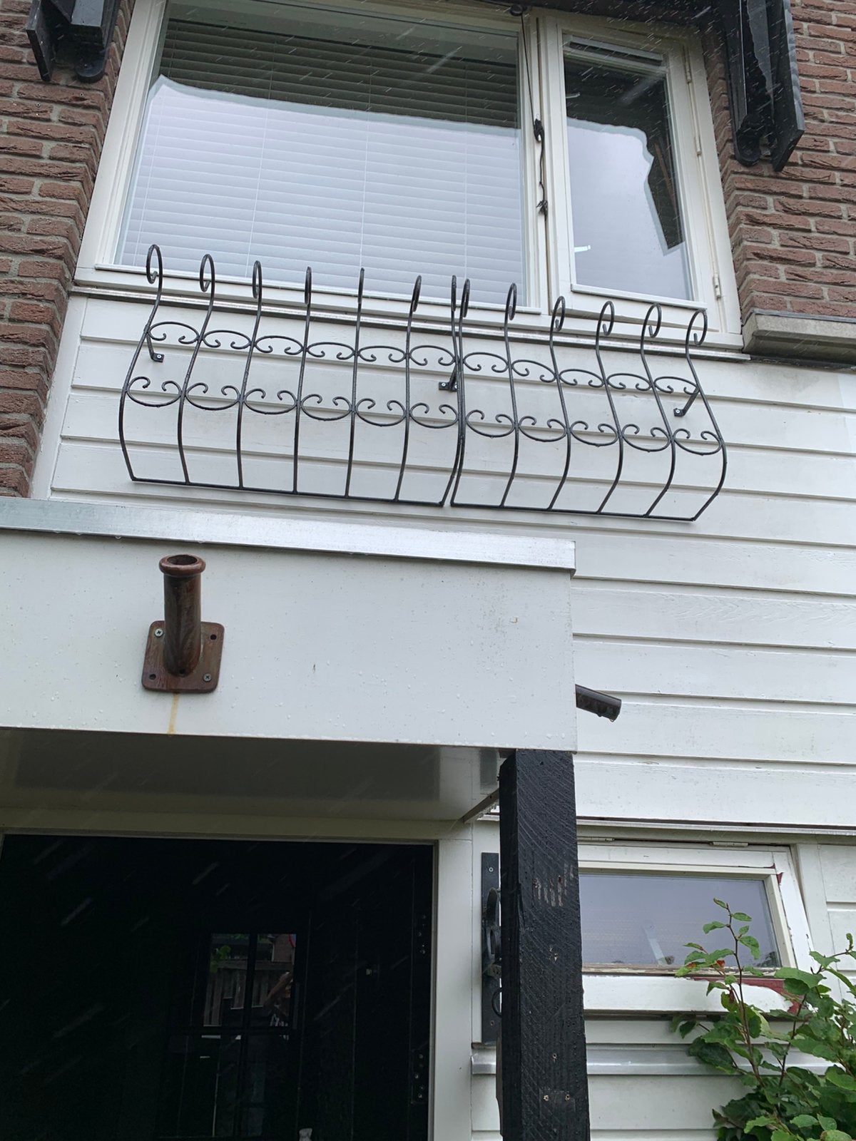 Oude franse ijzeren  balkonraamrekken /hangers, Ophalen