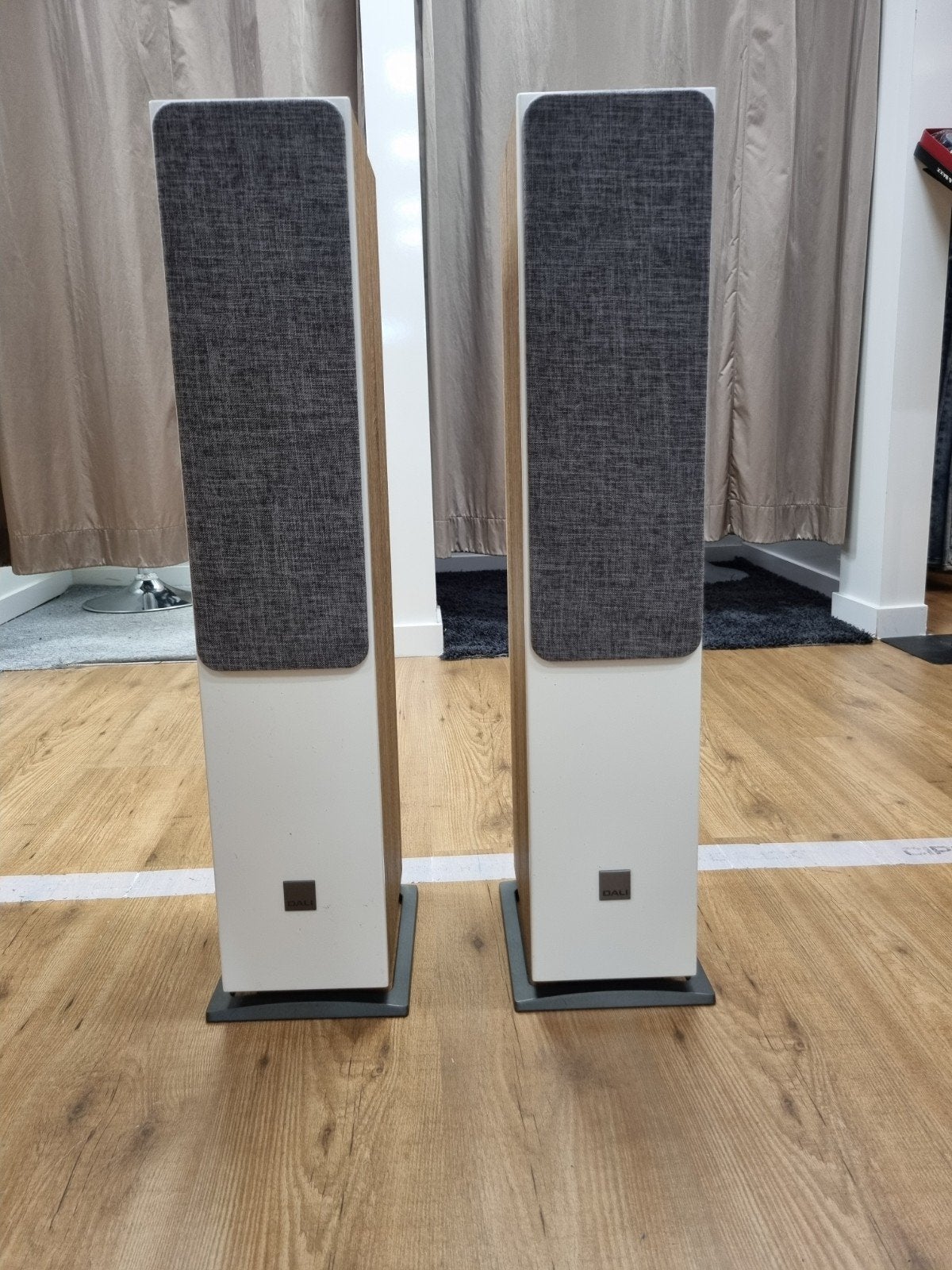 ✅Dali Oberon 5 Vloerstaande Luidsprekers - Wit/Licht Hout, Audio, Tv en Foto, Ophalen, Vloerstaande luidspreker, Zo goed als nieuw