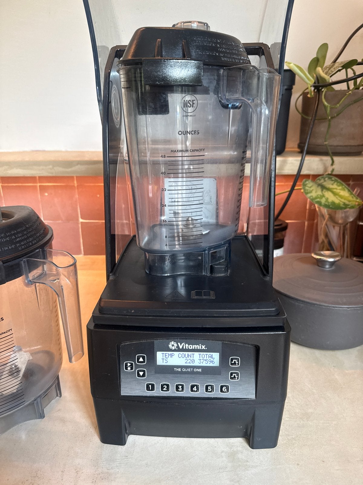 Vitamix The Quiet One Horeca Blender - 37k cycli (Zeer nette, 1 tot 2 liter, Ophalen, Zo goed als nieuw, 3 snelheden of meer