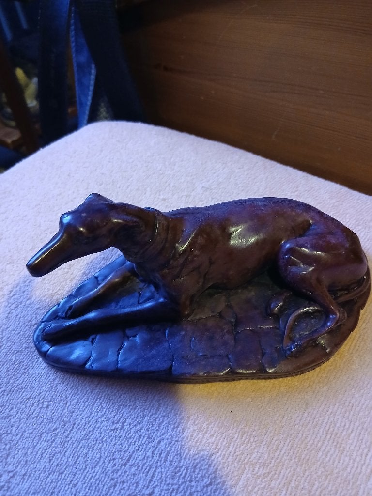 Te koop een beeld van een Greyhound speksteen, Verzamelen, Beelden en Beeldjes, Ophalen of Verzenden, Nieuw, Dier