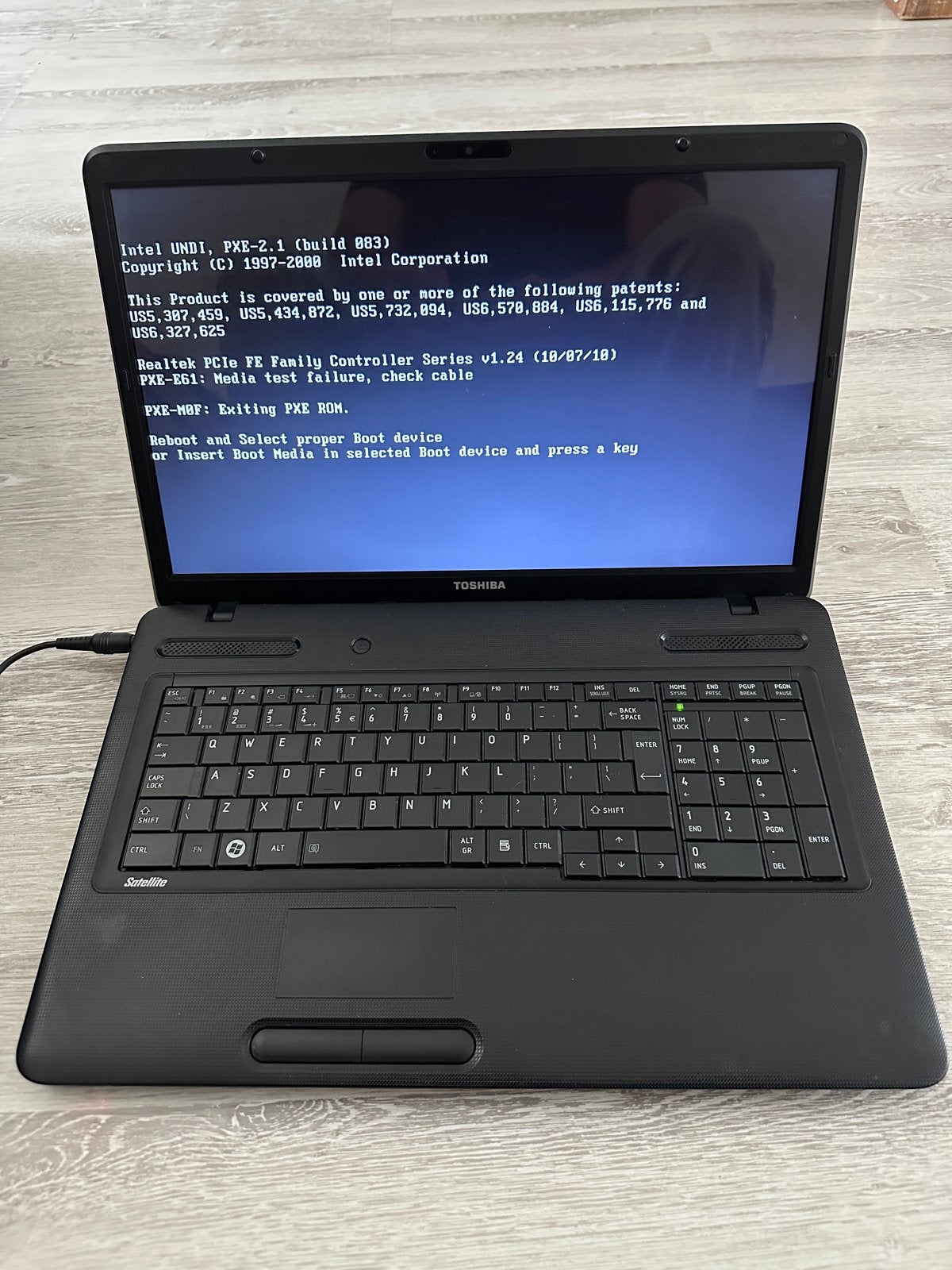 Partij laptops: 2x Toshiba (15.6" & 17.3") & 1x Dell (15.6"), Computers en Software, Windows Laptops, Niet werkend, 17 inch of meer