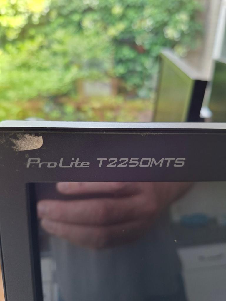 iiyama ProLite T2250MTS Touchscreen Monitor, Computers en Software, Monitoren, Gebruikt, 60 Hz of minder, DVI, VGA, Touchscreen