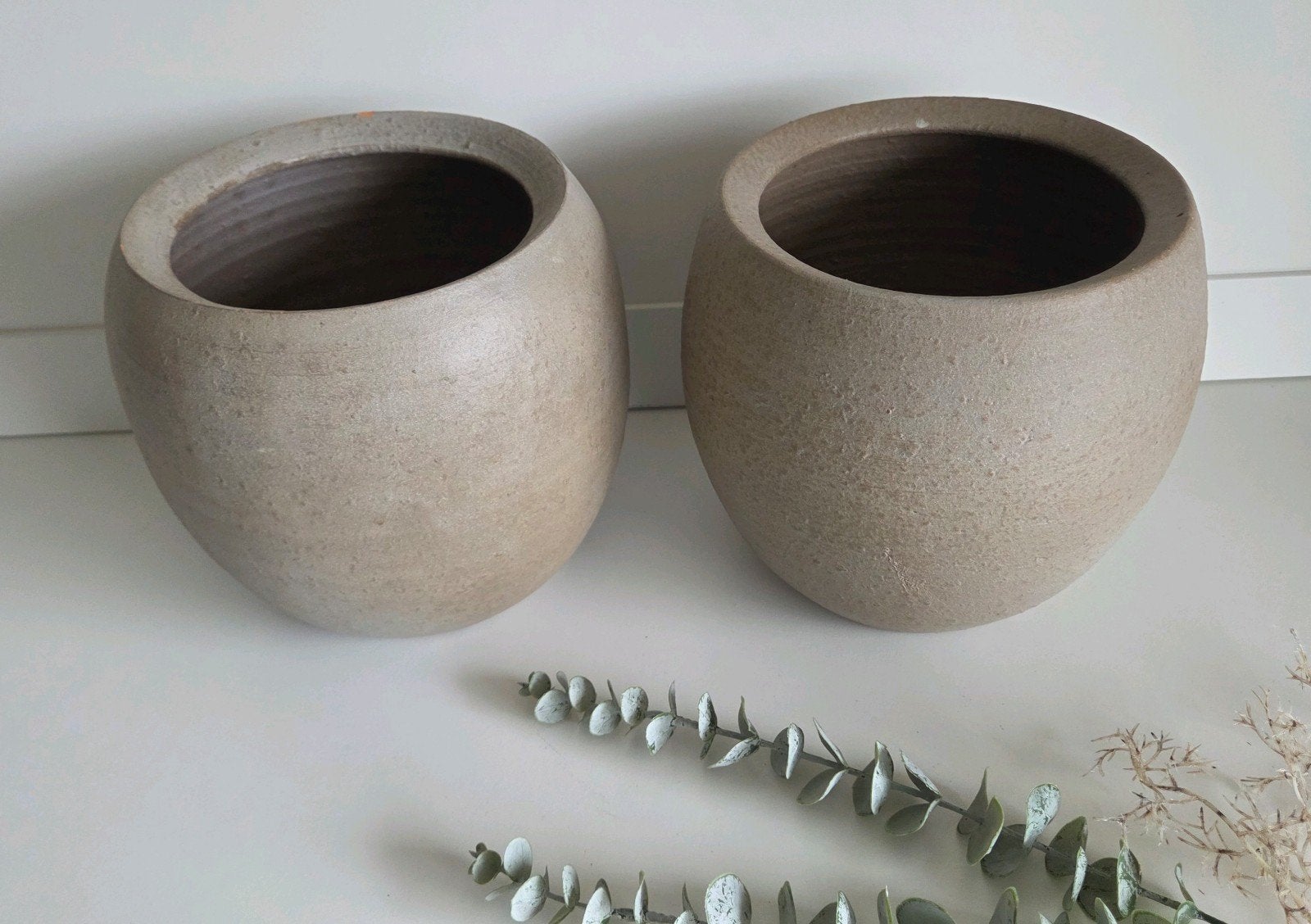 Set van 2 handgemaakte bloempotten H:20cm B:18cm, Ophalen, Gebruikt, Rond, Binnen