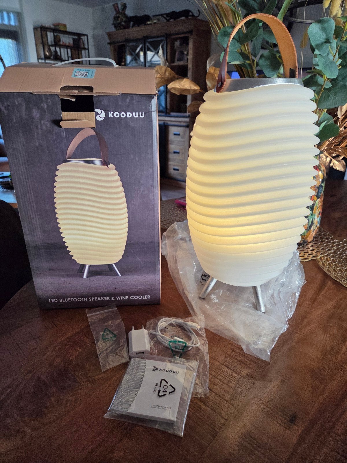 2x Gebruikt Kooduu Led Bluetooth Speaker & Wijn Cooler