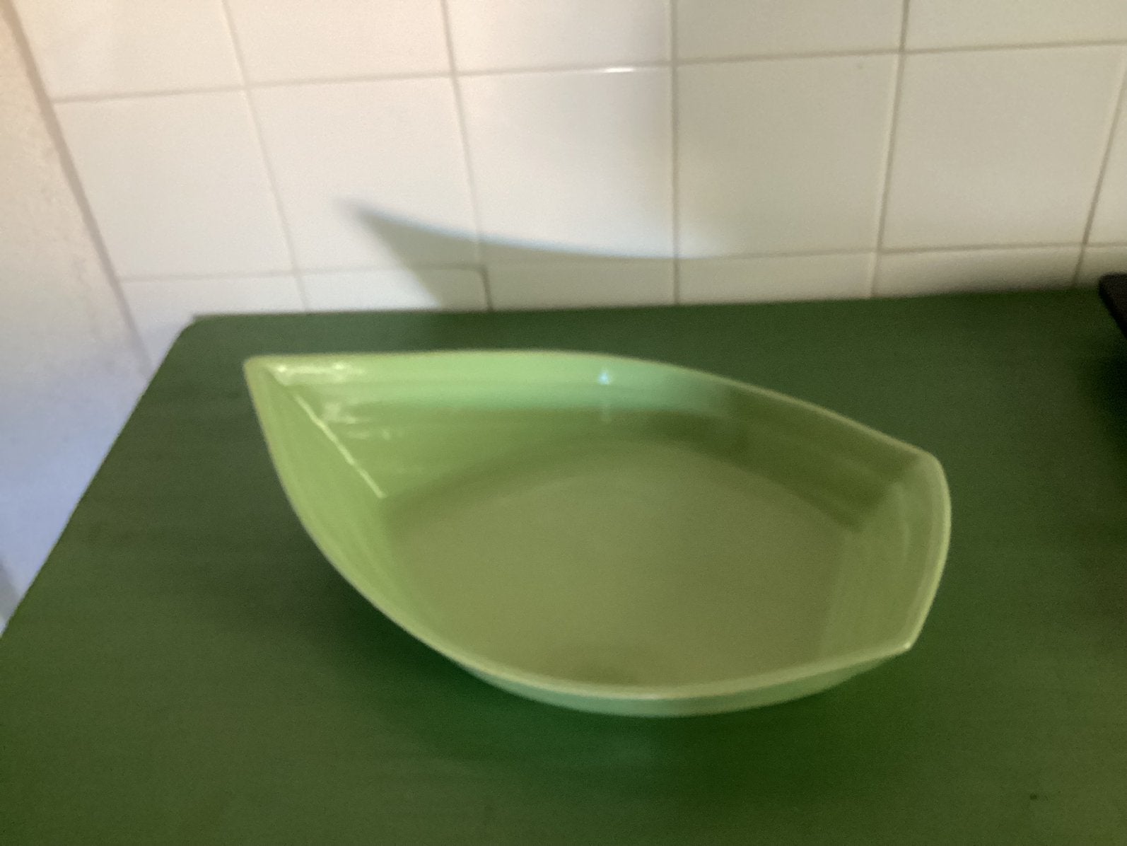 Groene Grote Mosselschaal. De vorm van een Boot. France., Ophalen of Verzenden, Zo goed als nieuw, Rond, Glas