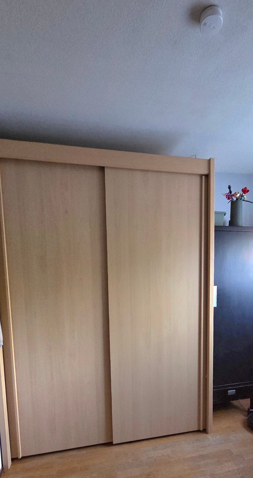 Ruime kledingkast met schuifdeuren en hangruimte, Huis en Inrichting, Kasten | Kledingkasten, Ophalen, Modern en functioneel, Gebruikt
