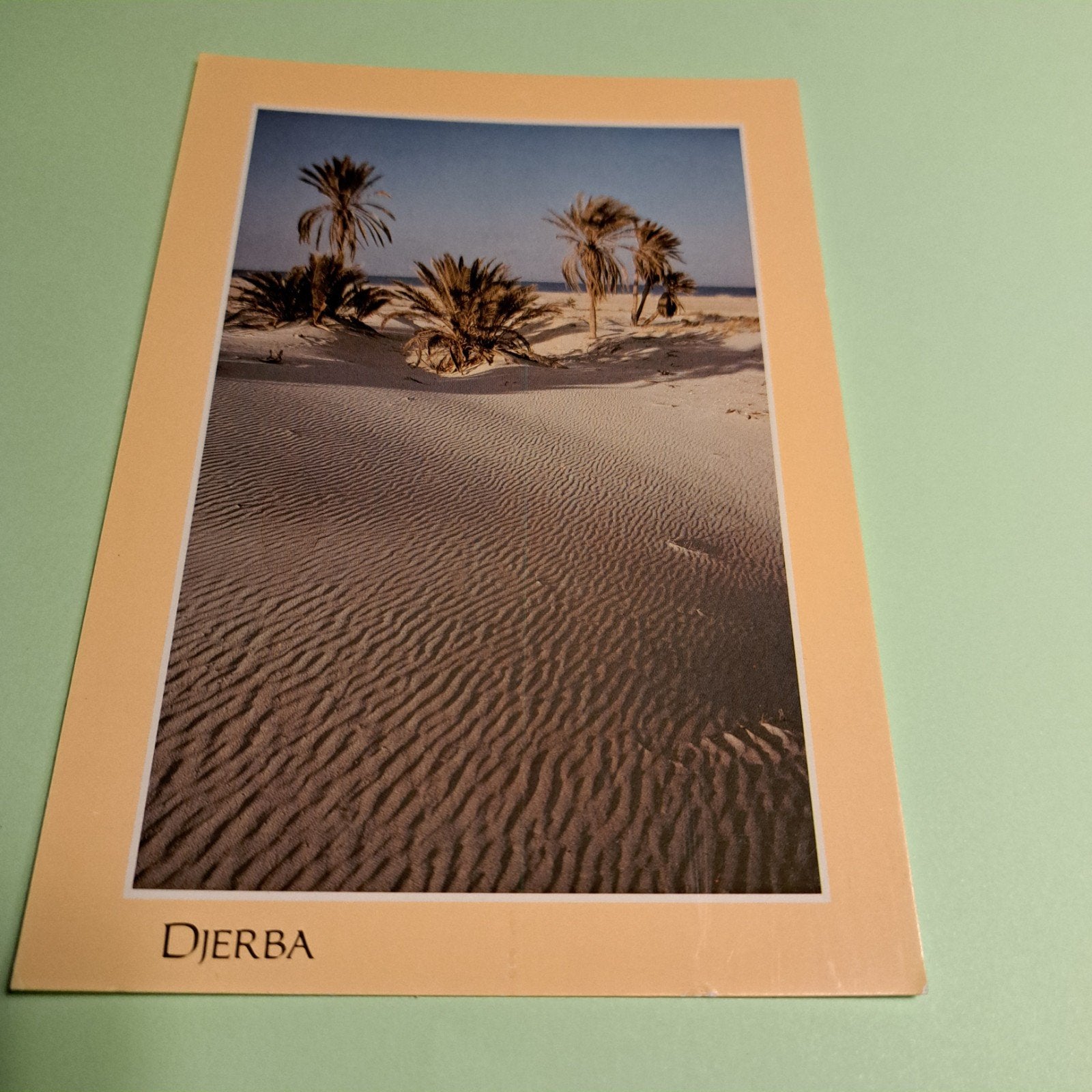 Ansichtkaart Djerba, Tunesië - Zandduinen en Palmbomen, Verzamelen, Ansichtkaarten | Buitenland, Ophalen of Verzenden, 1980 tot heden