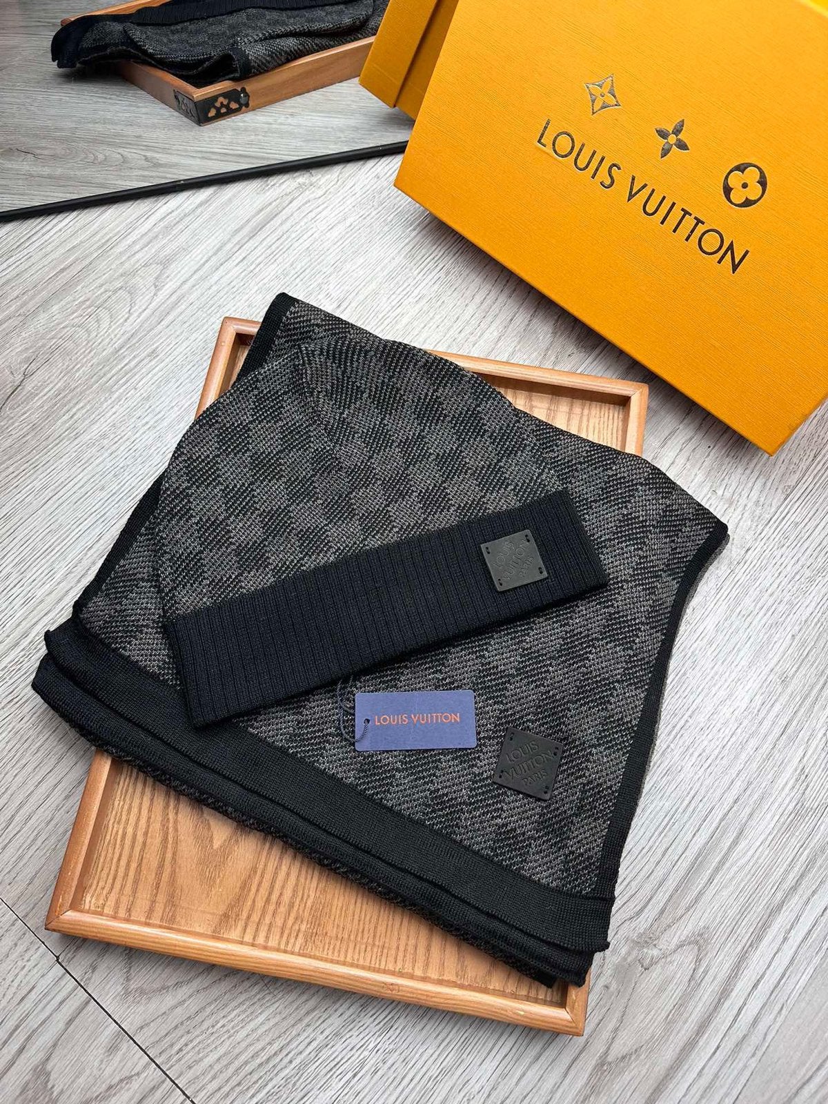 LV muts en sjaal set te koop!, Ophalen of Verzenden, Nieuw, Overige maten, Muts
