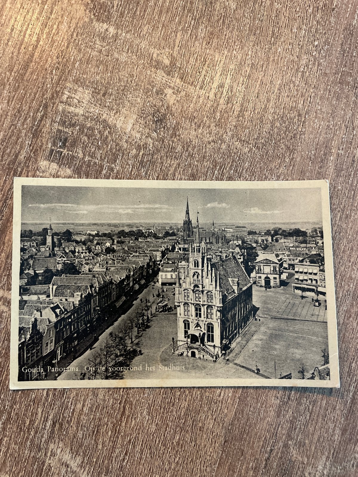 Oude Ansichtkaart Gouda Panorama Stadhuis, Ophalen of Verzenden, 1940 tot 1960, Gelopen, Zuid-Holland