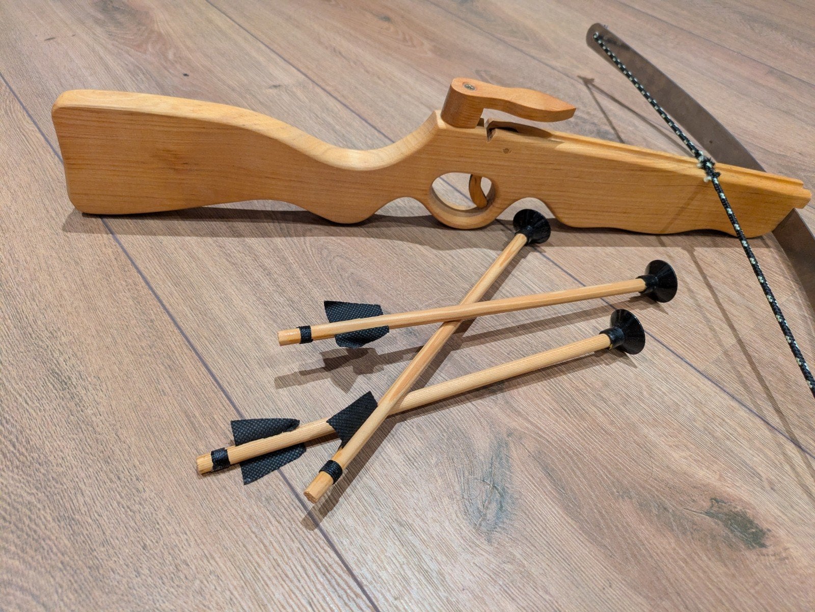 Houten speelgoed kruisboog met zuignap pijlen, Ophalen, Jongen of Meisje