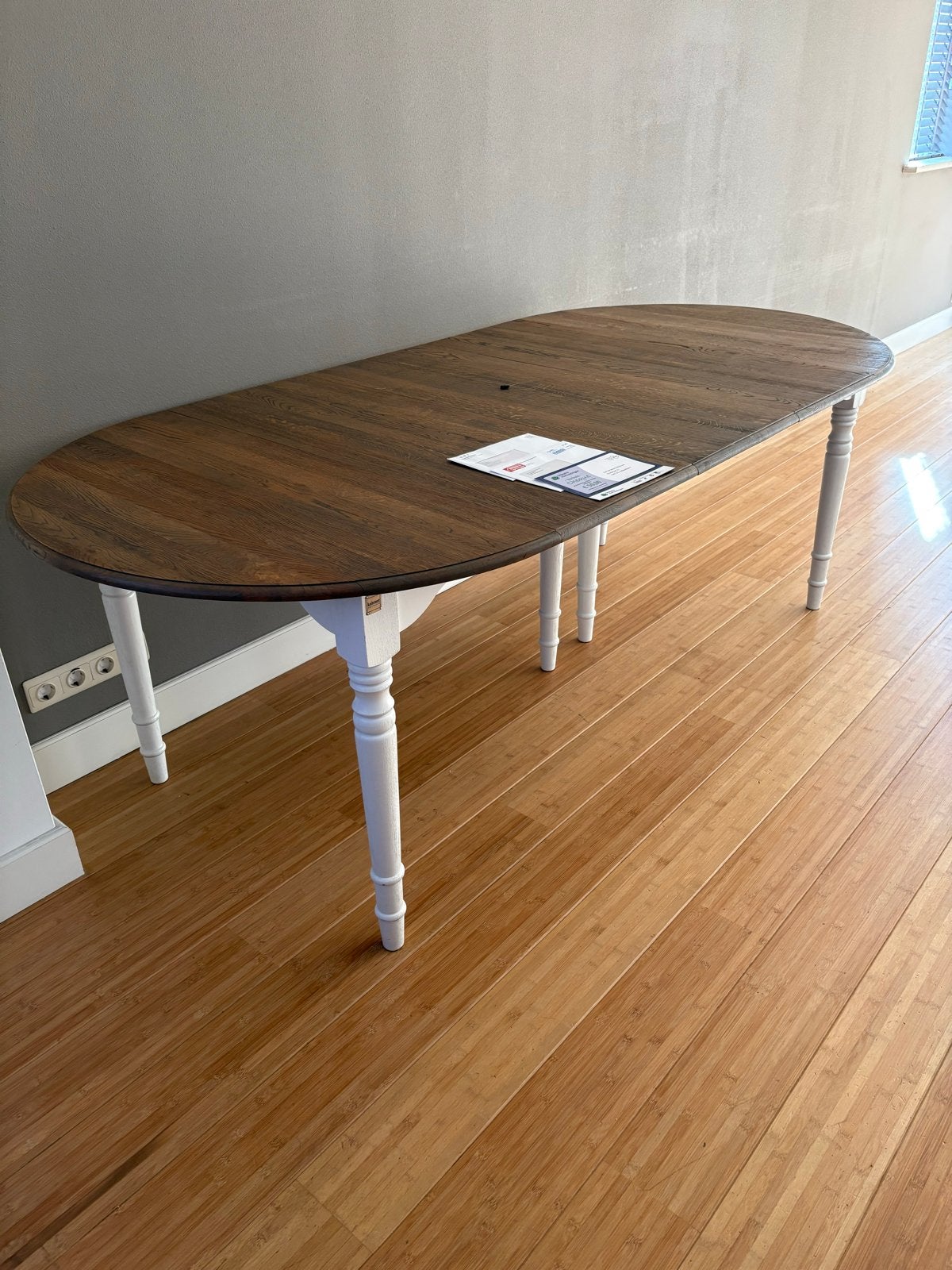 Uitschuifbare eettafel - Ovaal - Hout met witte poten