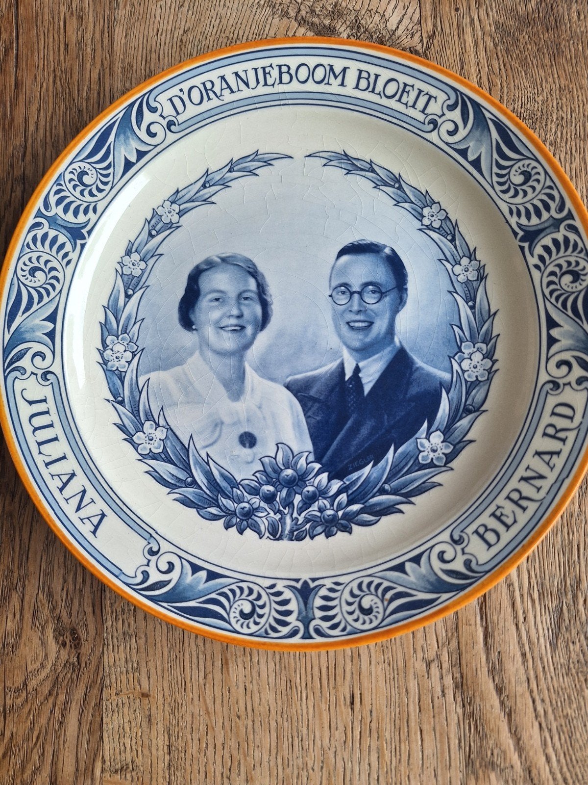 herdenkingsbord juliana bernard, Verzamelen, Koninklijk Huis en Royalty, Ophalen of Verzenden, Gebruikt, Servies