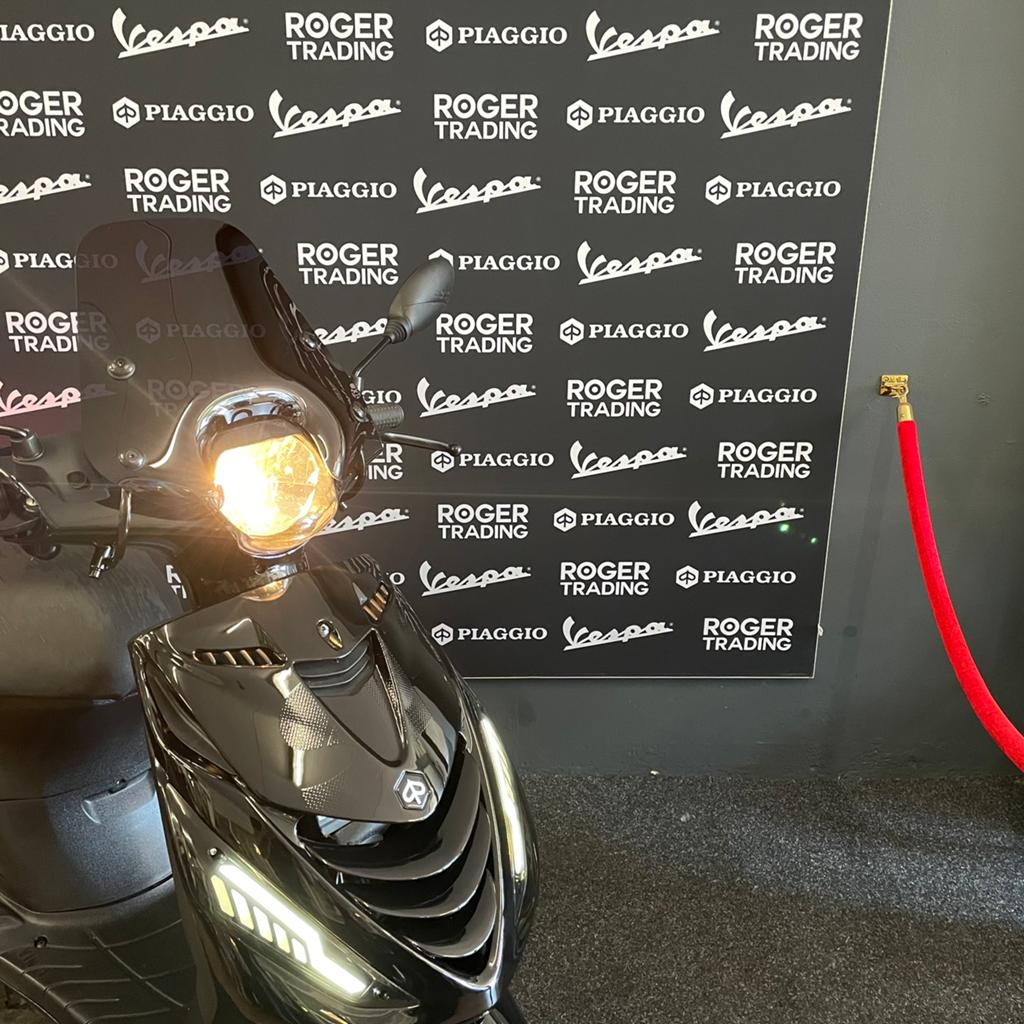 Piaggio Zip 50 Brom 4T E4 FULL GLOSSY BLACK 2019, Fietsen en Brommers, Brommers | Overige merken, Ophalen, Piaggio, Maximaal 45 km/u