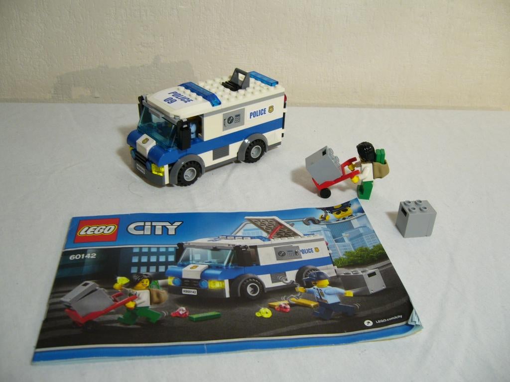 Lego City 60142 Money Transporter, Kinderen en Baby's, Speelgoed | Duplo en Lego, Lego, Ophalen of Verzenden, Compleet, Complete set