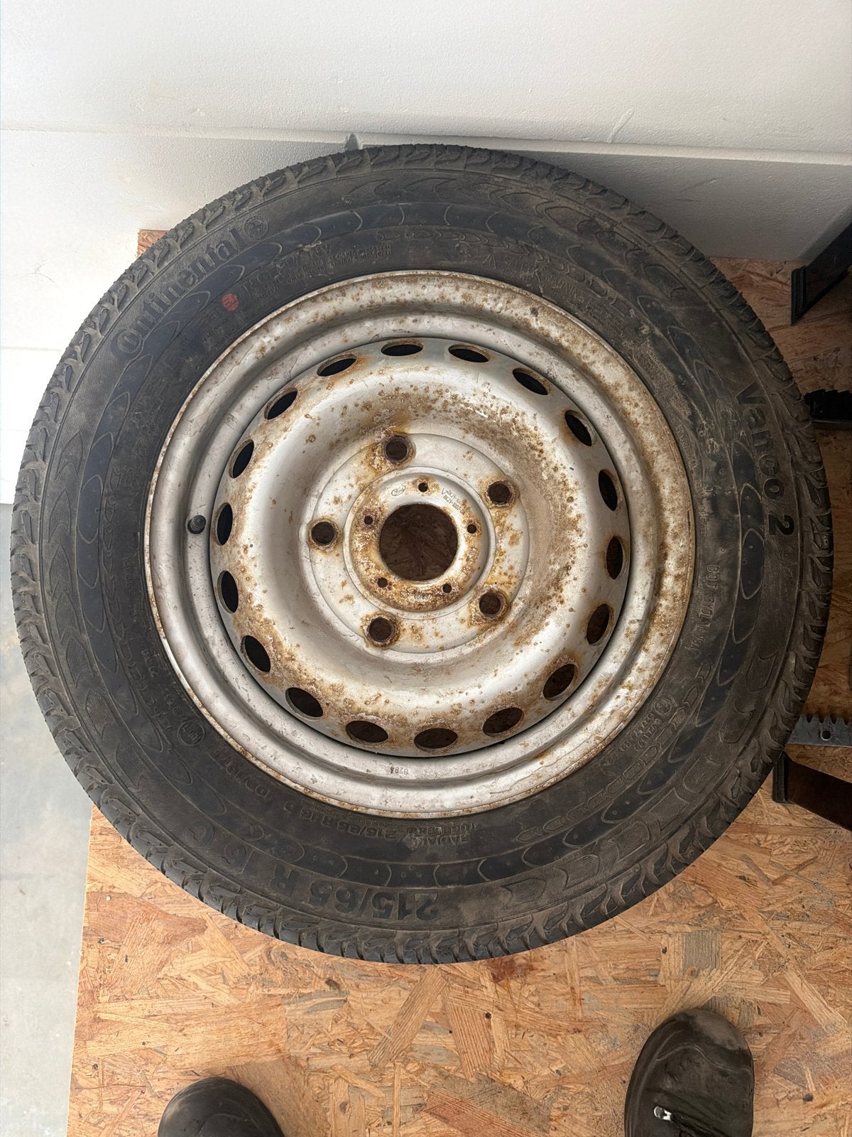 Continental Vanco 2 band op stalen velg 215/65 R16, 16 inch, Banden en Velgen, Ophalen of Verzenden, Zomerbanden