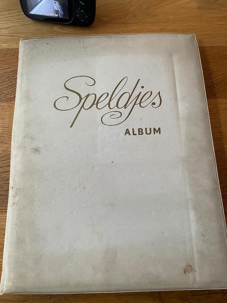 Album met speldjes, Verzamelen, Speldjes, Pins en Buttons, Ophalen of Verzenden, Gebruikt, Overige onderwerpen, Speldje of Pin