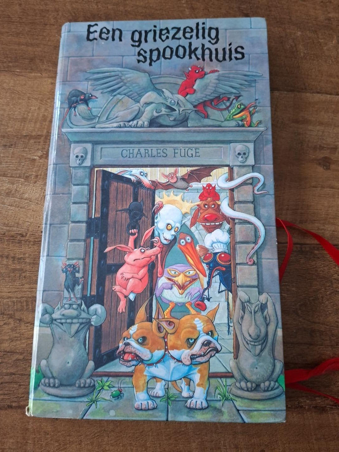 Boek: Een griezelig spookhuis *retro, Ophalen of Verzenden, Gelezen
