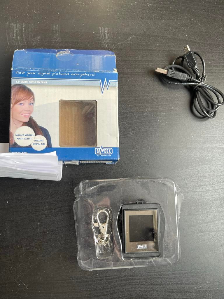 Sweex 1.5" digitale fotolijst sleutelhanger, Ophalen of Verzenden, Zo goed als nieuw, Kleiner dan 8 inch