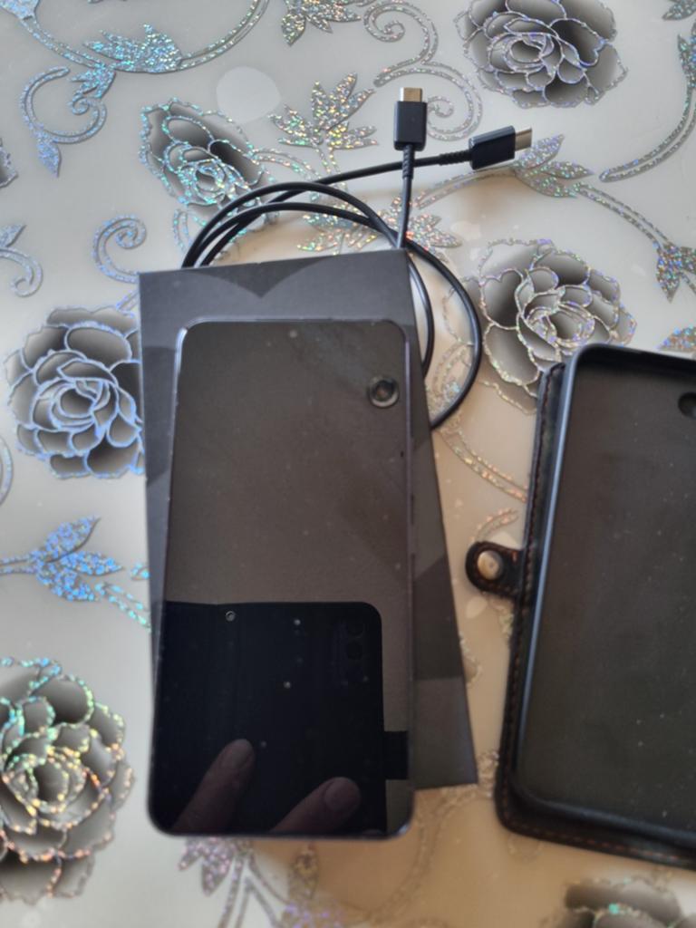 Samsung Galaxy S22 met hoesje en oplaadkabel, Ophalen, Gebruikt, Touchscreen, Galaxy S22
