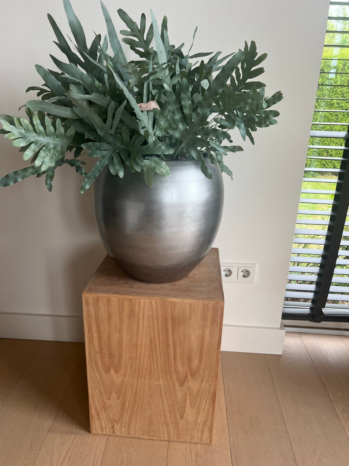 2 Grote zilveren bloempotten 37x37cm voor binnen, Tuin en Terras, Ophalen, Overige materialen, Gebruikt, Minder dan 60 cm