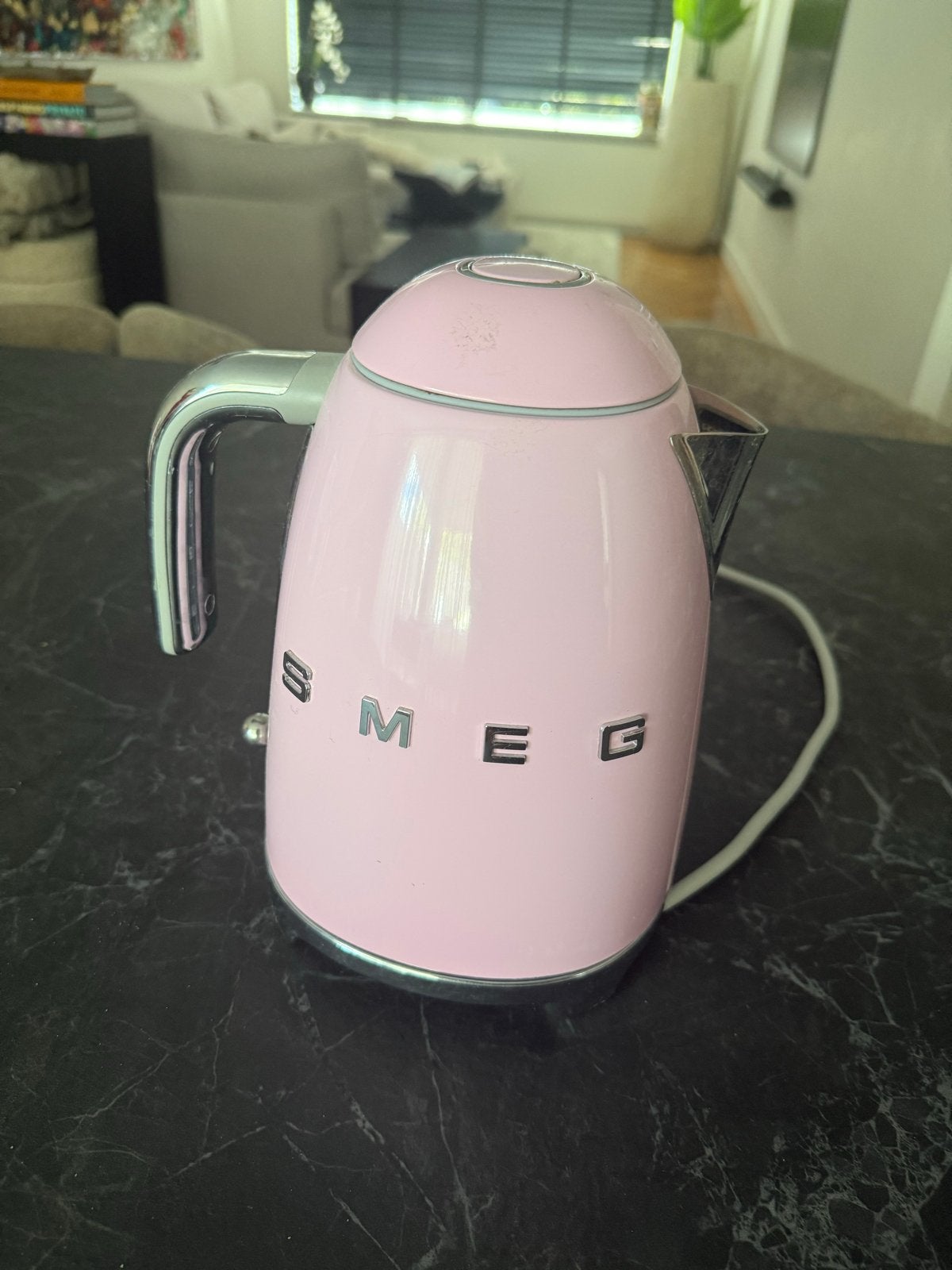Smeg waterkoker roze - Stijlvol en functioneel, Witgoed en Apparatuur, Waterkokers, 1 tot 2 liter, Ophalen, Zo goed als nieuw