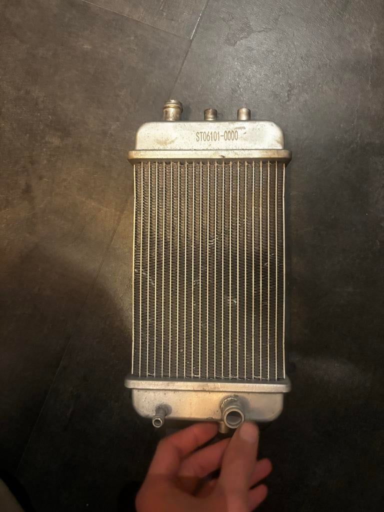 Derbi Radiateur - Nieuw en ongebruikt, Fietsen en Brommers, Brommeronderdelen | Algemeen, Ophalen of Verzenden, Nieuw, Overige typen