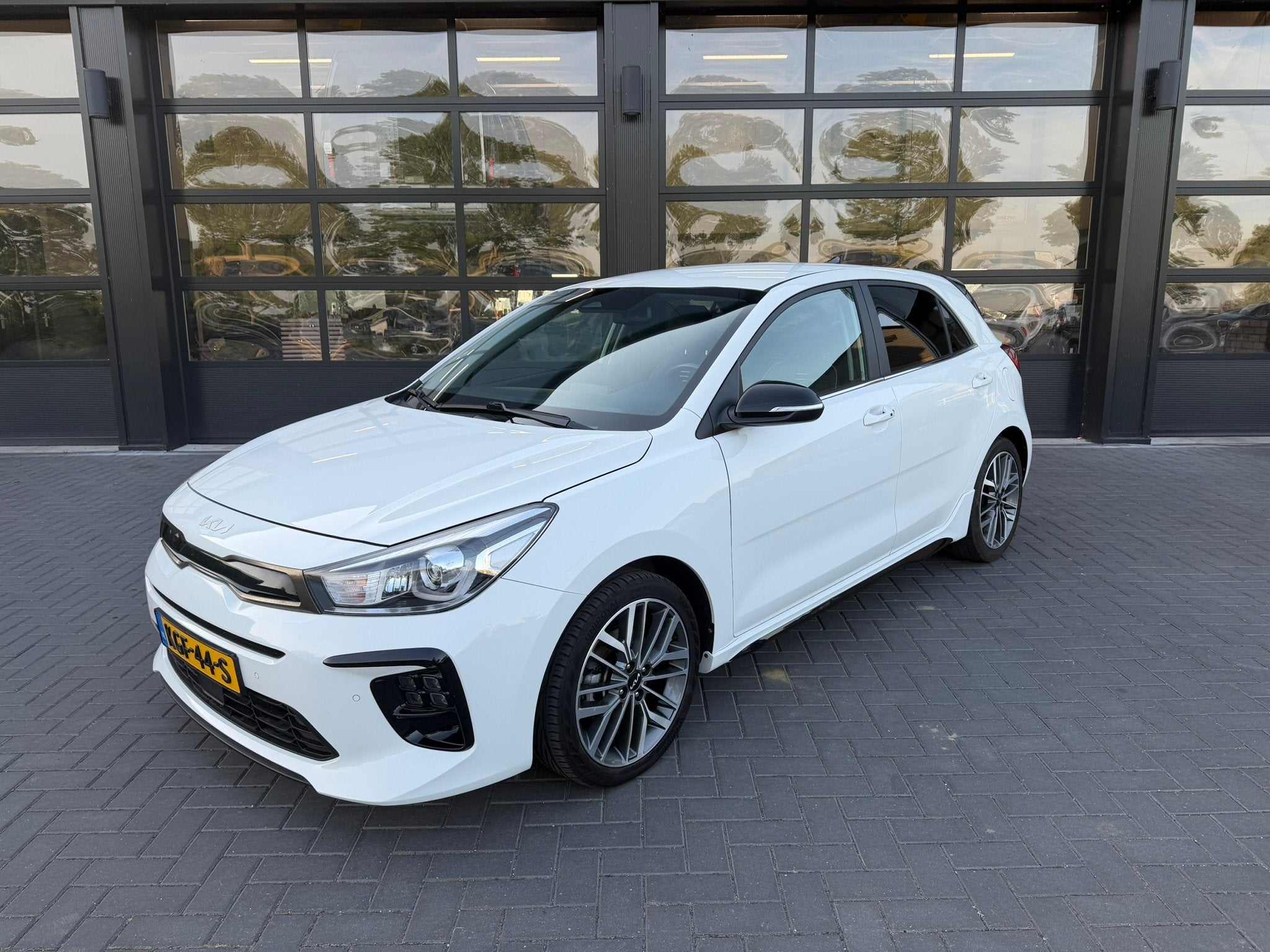Kia Rio 1.0 T-GDI GT-Line Camera / Carplay (bj 2022), Auto's, Kia, 450 kg, Gebruikt, 100 pk, Wit