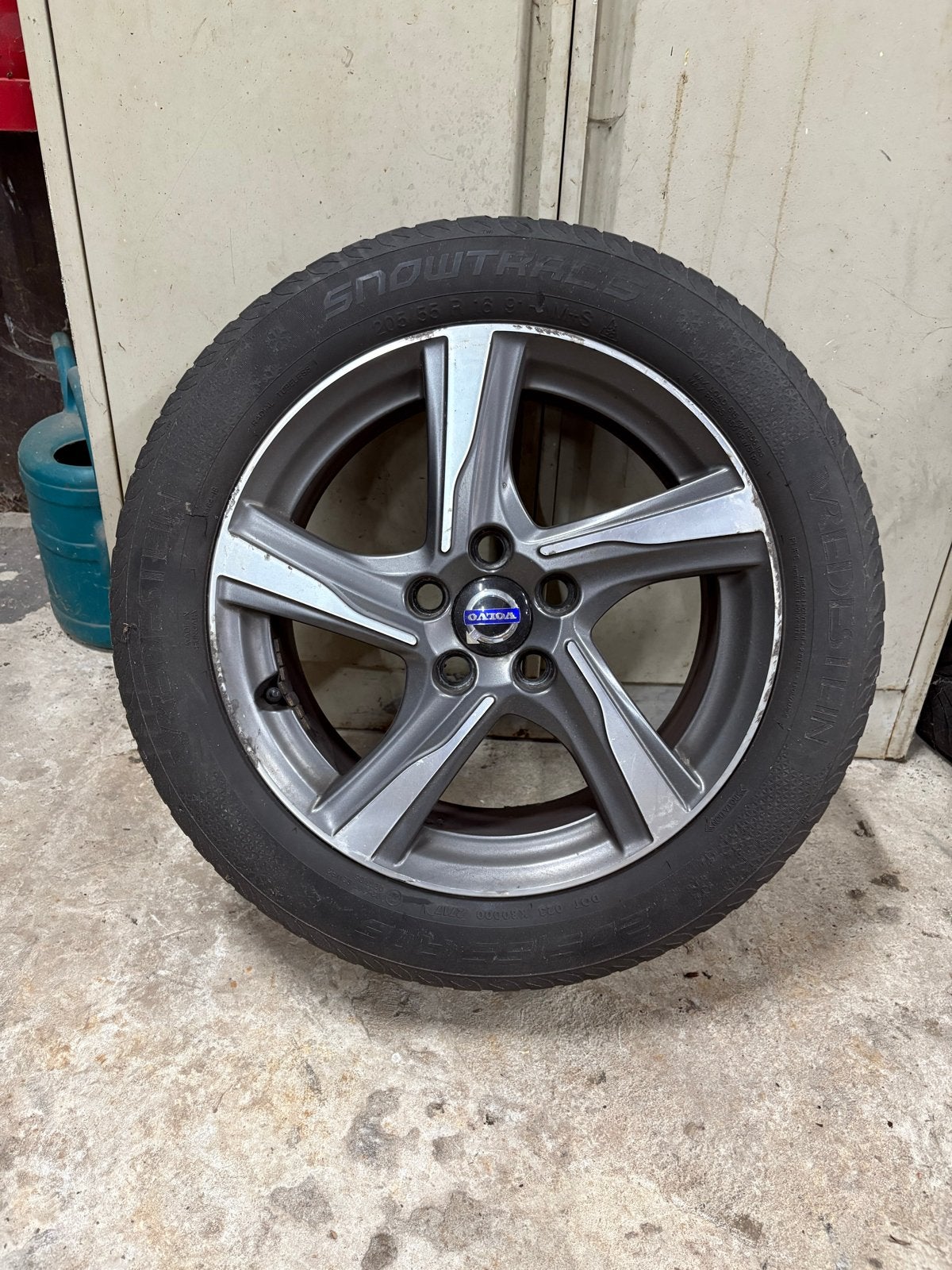 Set van 4 Volvo Ixion velgen 16 inch met winterbanden, Gebruikt, 16 inch, Banden en Velgen, Winterbanden
