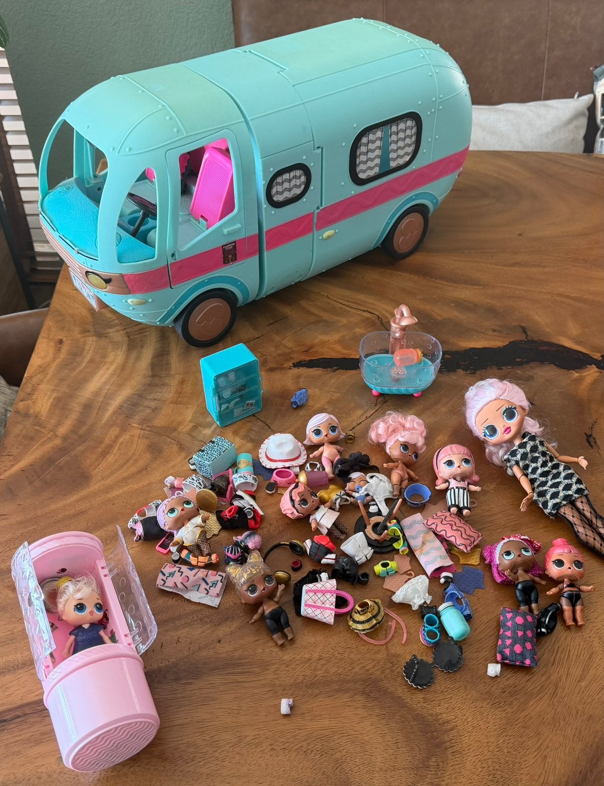 LOL Bus met poppetjes en accessoires - superleuk cadeau, Ophalen, Gebruikt, Overige typen