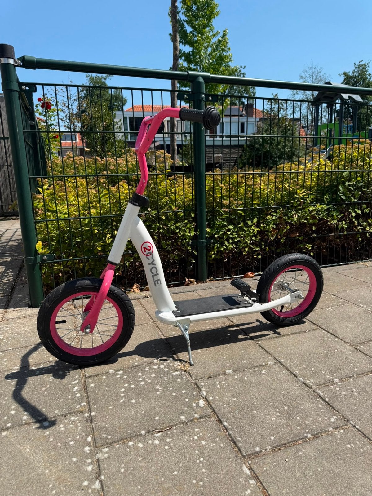 Leuke roze/witte meisjes step, stuur in hoogte verstelbaar, Ophalen, Gebruikt, Gewone step