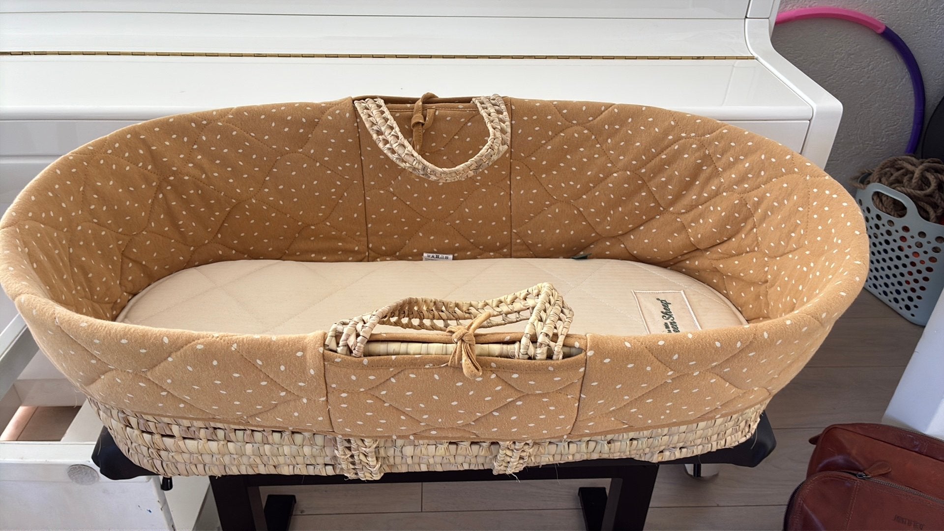 Mozes mand, little green sheep, quilted honey, Ophalen, Zo goed als nieuw, Wieg