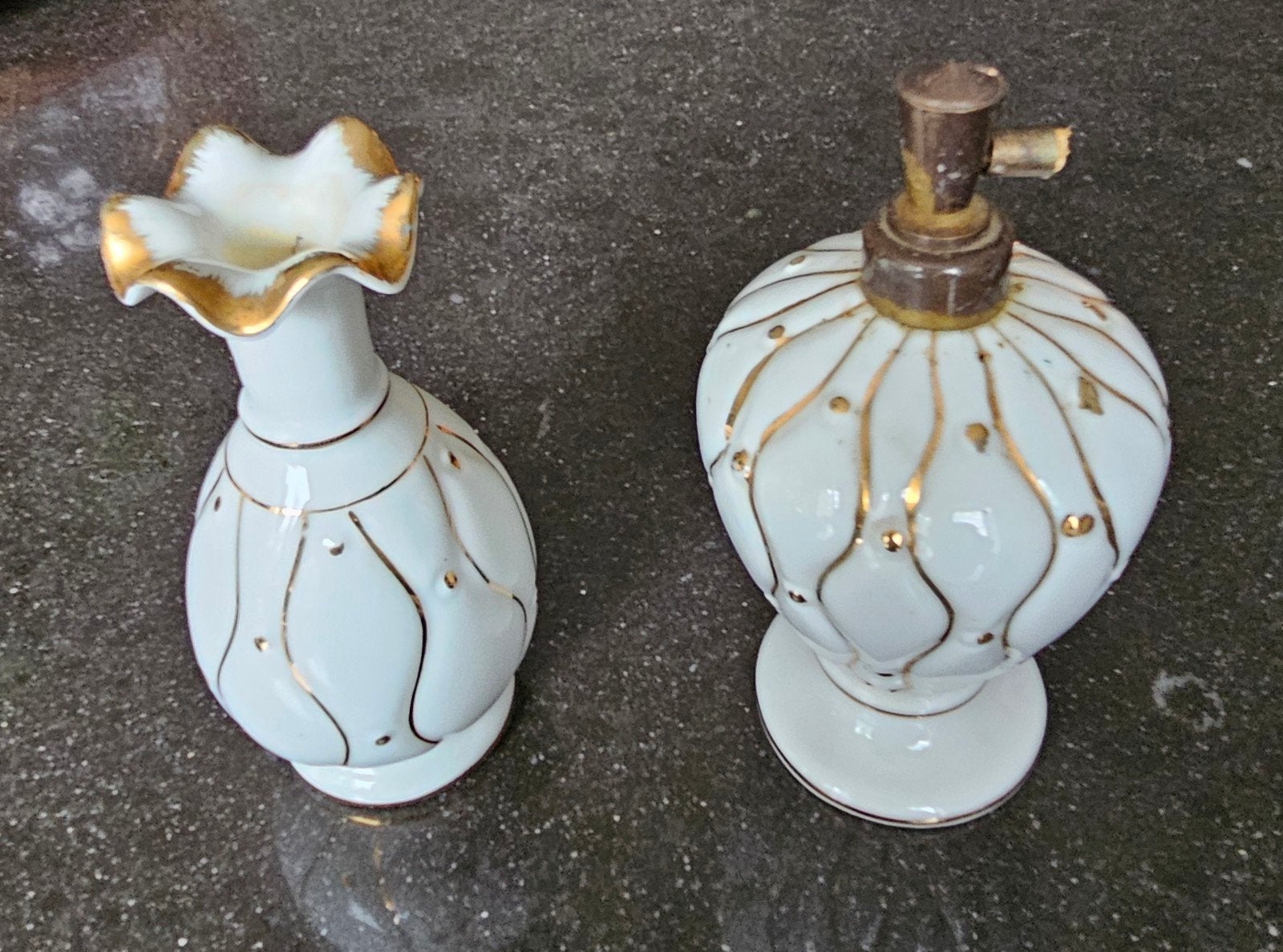 Antieke parfumflesjes porcelein, Verzamelen, Parfumverzamelingen, Ophalen of Verzenden, Parfumfles