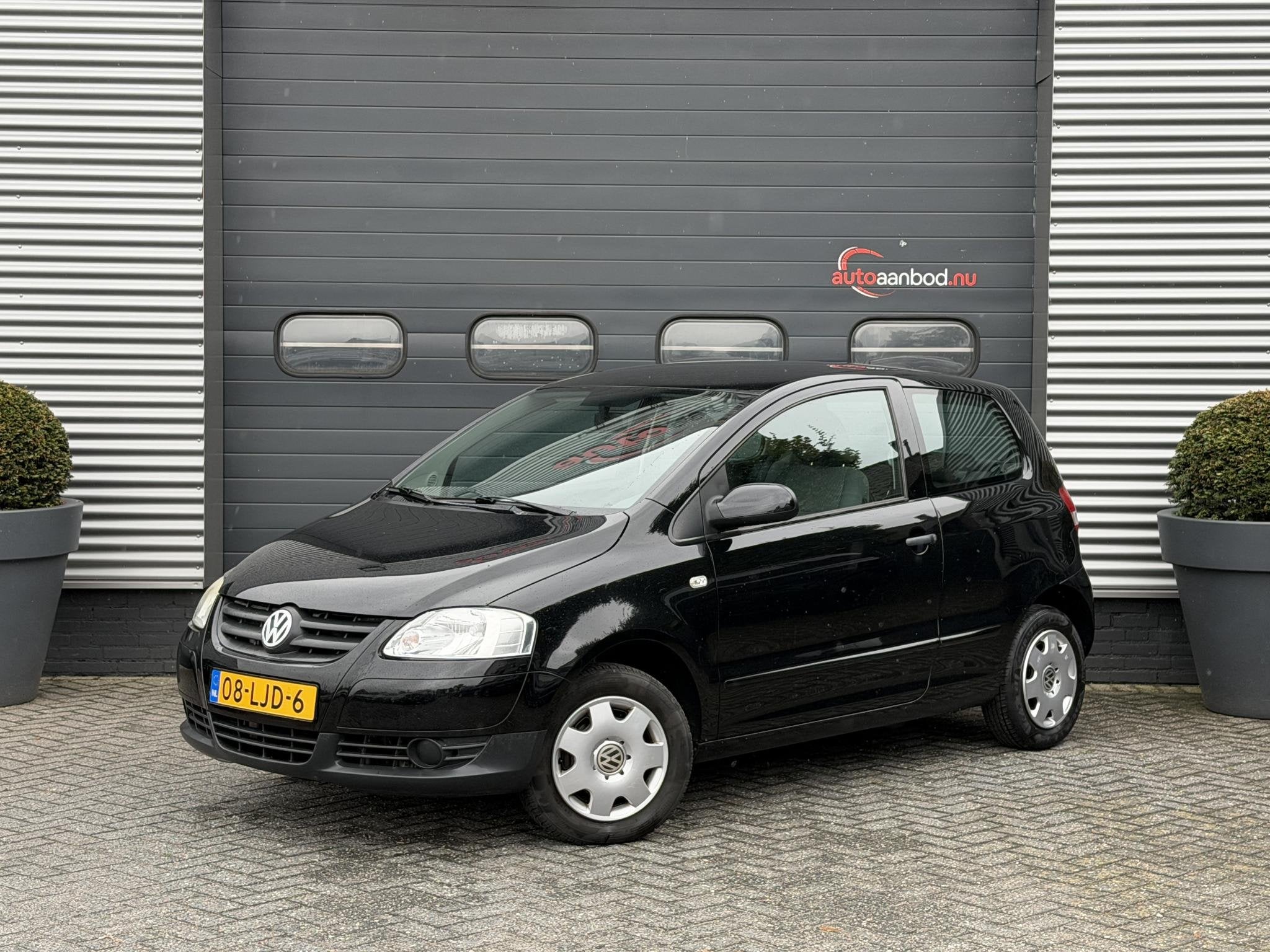 Volkswagen Fox 1.4 Trendline | Airco | Camera | Bluetooth |, Auto's, Voorwielaandrijving, Zwart, 4 stoelen, Zwart