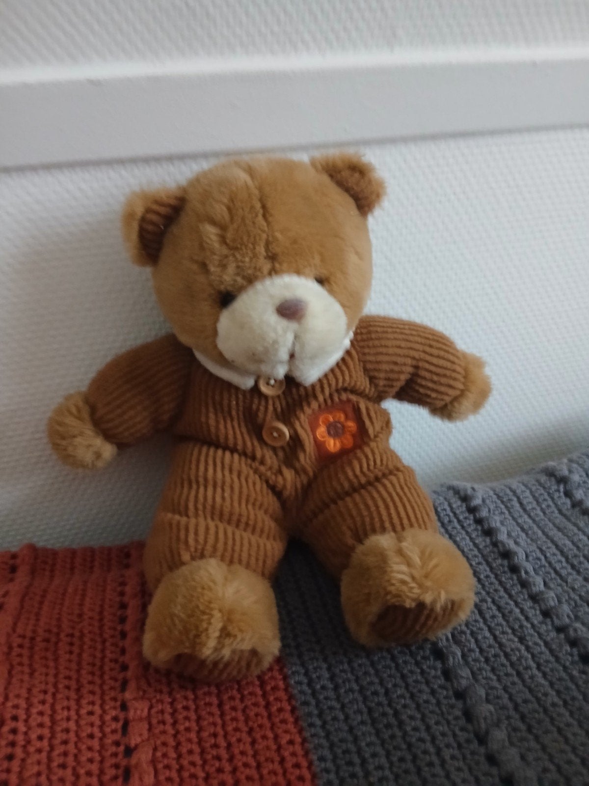 Leuk kinderbeertje - Ideaal Sinterklaas/Kerst cadeau, Gebruikt, Beer, Ophalen of Verzenden, Met kleding of accessoire