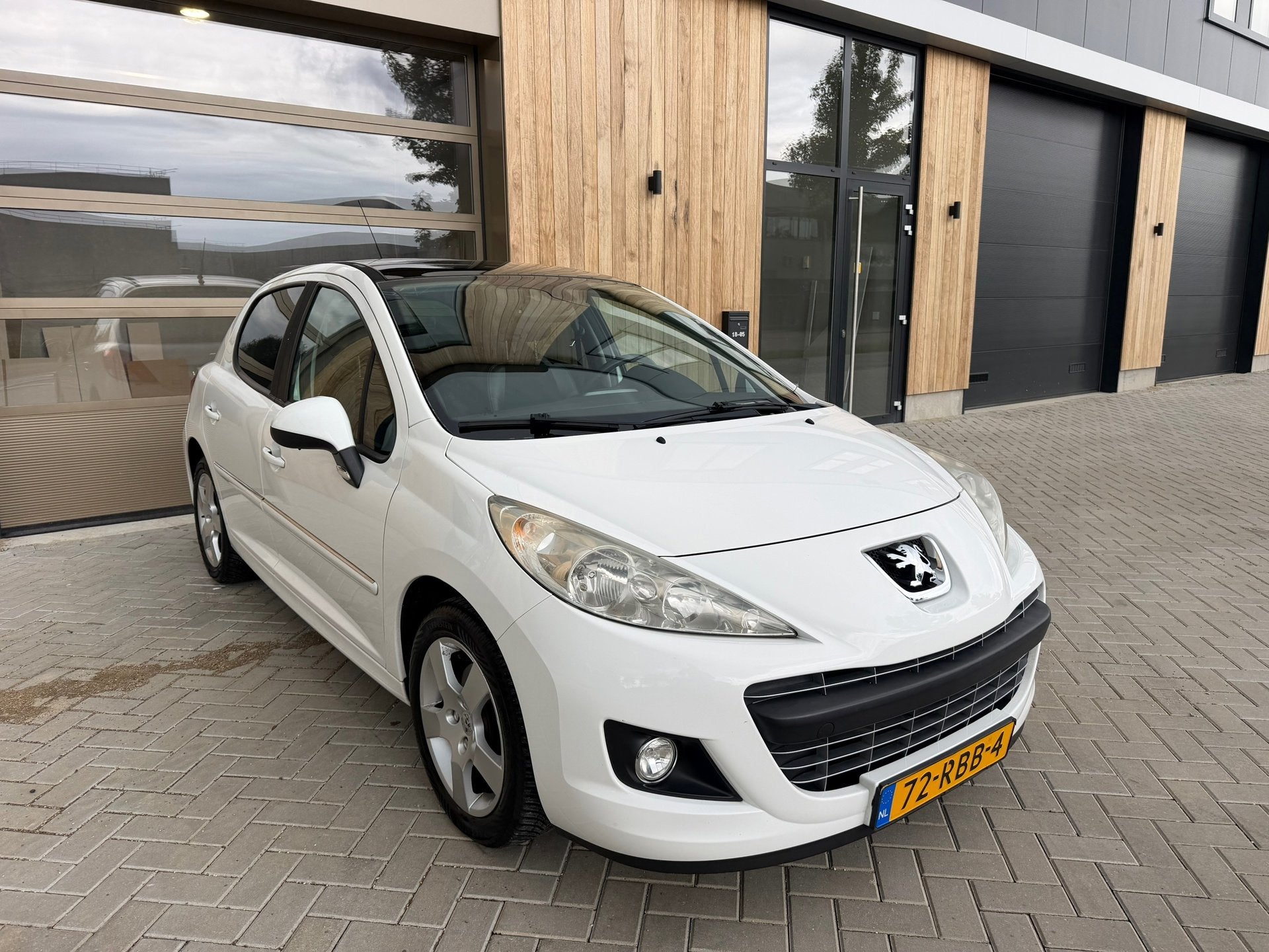 Peugeot 207 1.6 VTi Allure 5DRS|Clima|Cruise Controle|Parkee, Voorwielaandrijving, Euro 5, Gebruikt, Zwart
