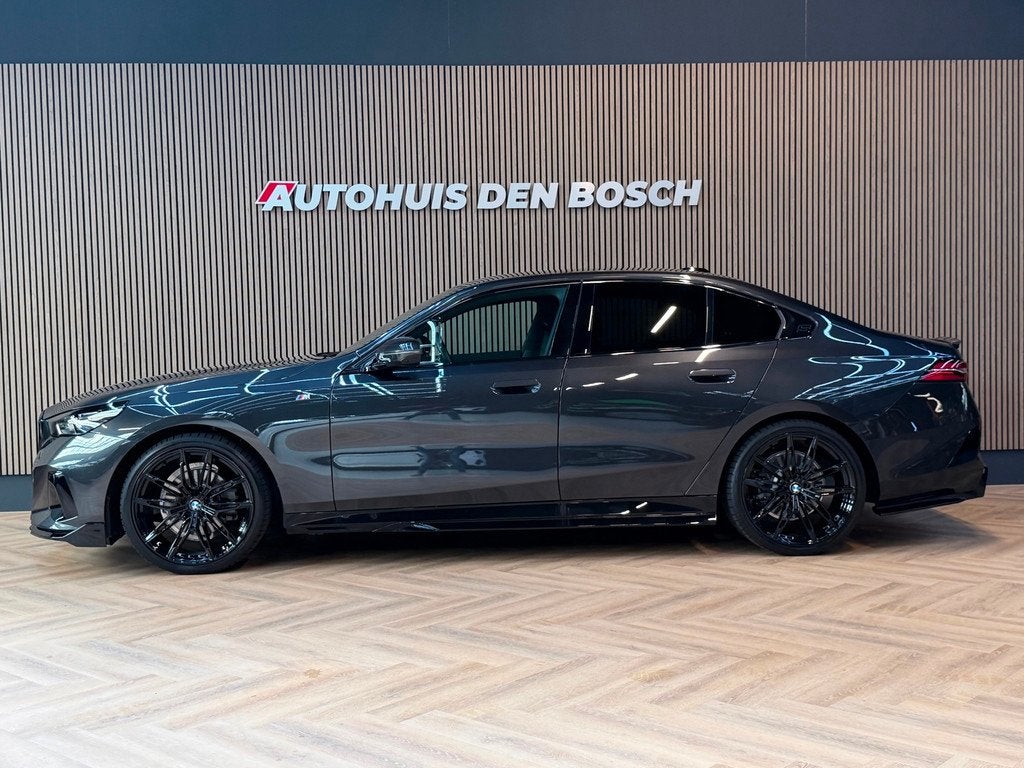 BMW 5-serie 520i M Sport - Pano Keyles - HeadUp - Carbon, Auto's, BMW, Automaat, 1998 cc, Achterwielaandrijving, Gebruikt