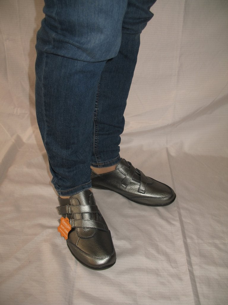 Beegle Leren Schoenen +Riem/Band Zilverkleur Niet op Gelopen, Ophalen, Overige kleuren, Nieuw, Sneakers of Gympen