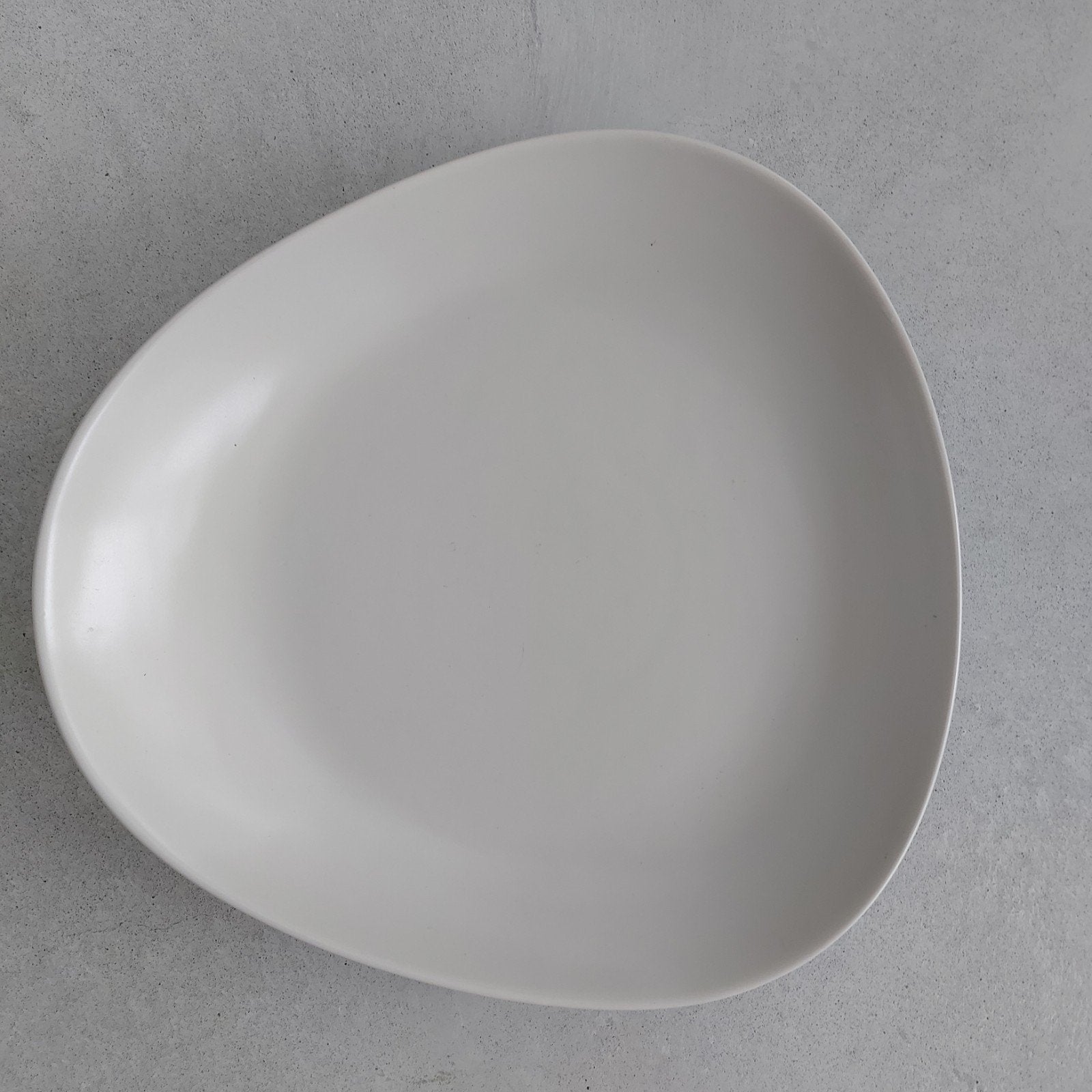 strakke organische schaal van ikea beige, Ophalen, IKEA, Zo goed als nieuw, Bord(en)