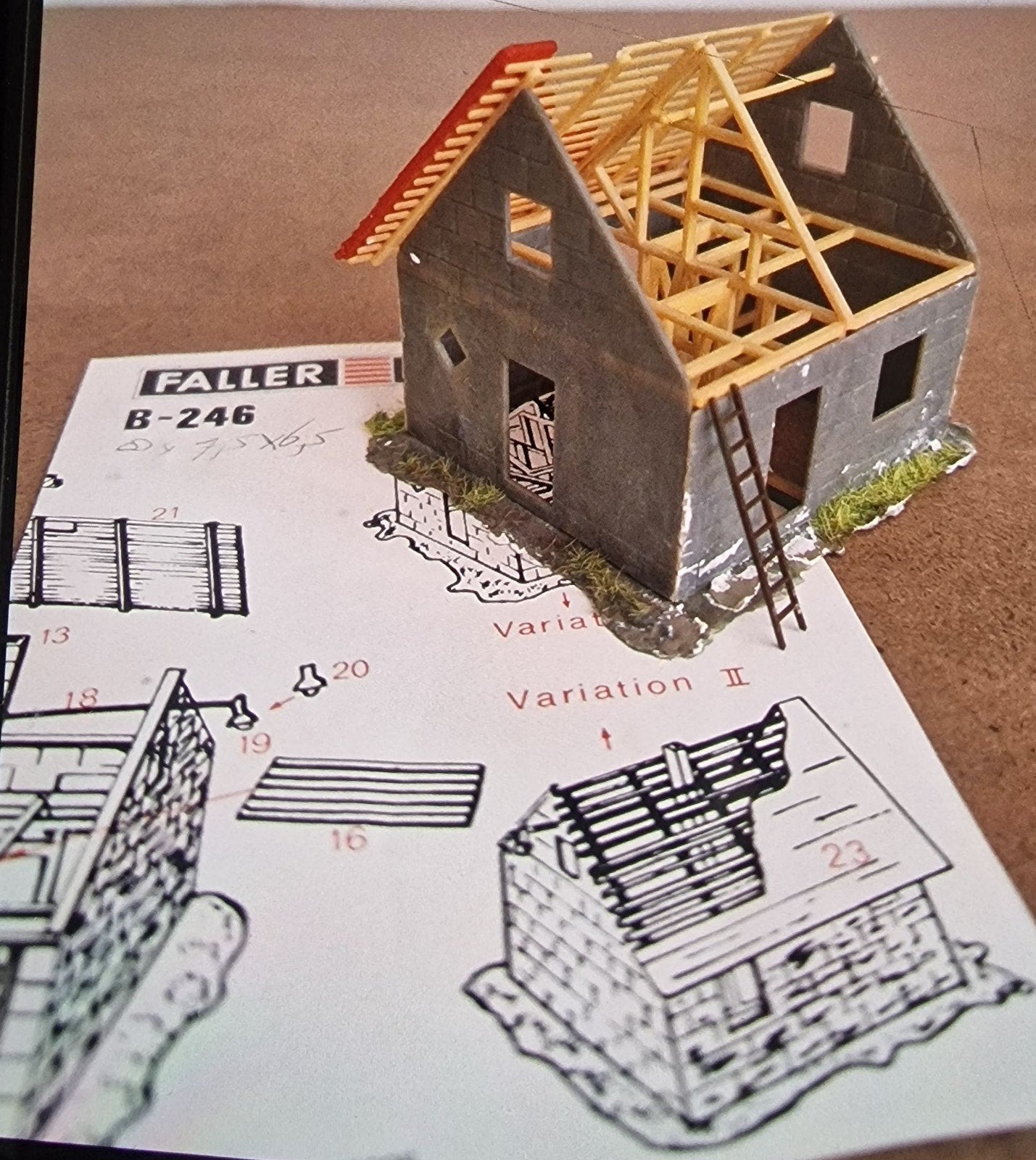 FALLER HO B- 246 HUIS IN AANBOUW, Ophalen of Verzenden, Gelijkstroom of Wisselstroom, Brug, Tunnel of Gebouw, Overige merken