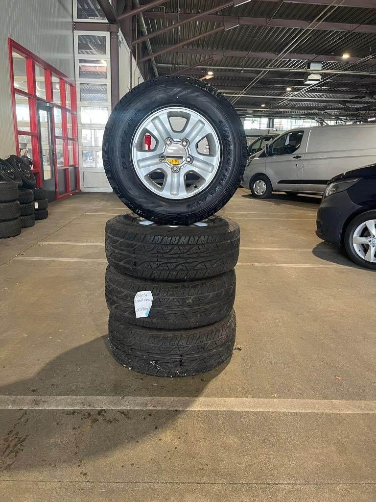 Toyota Land Cruiser velgen en banden 17 inch, Ophalen, Gebruikt, 275 mm, Banden en Velgen
